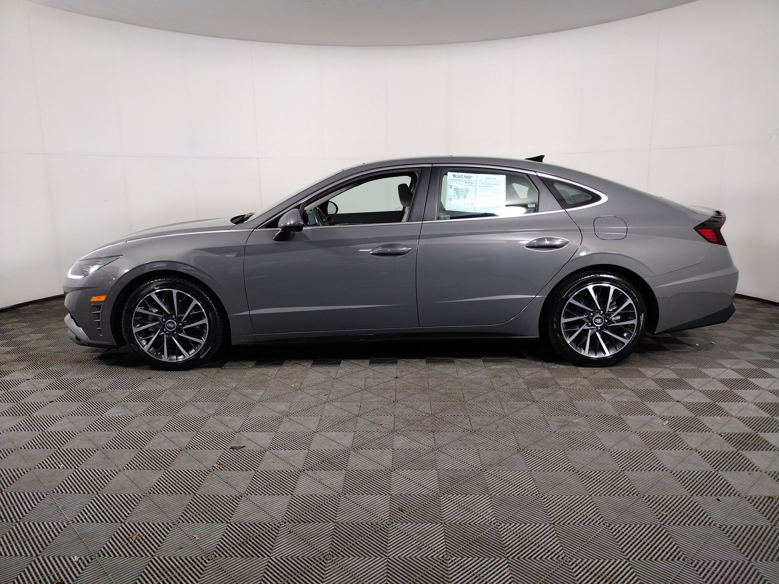 2022 Hyundai Sonata Limited photo 2