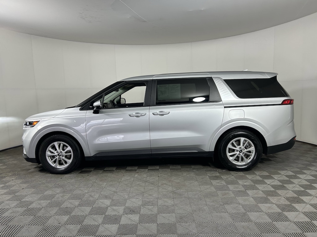 Used 2022 Kia Carnival LX FWD MPV