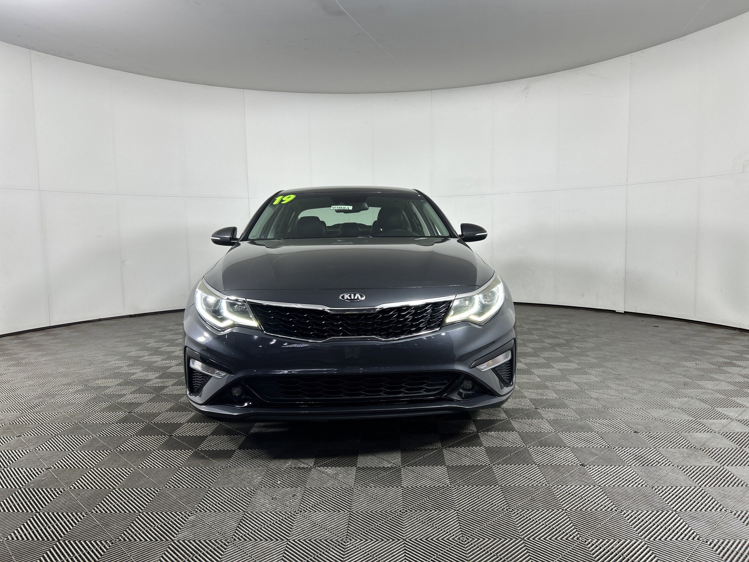 2019 Kia Optima S photo 2
