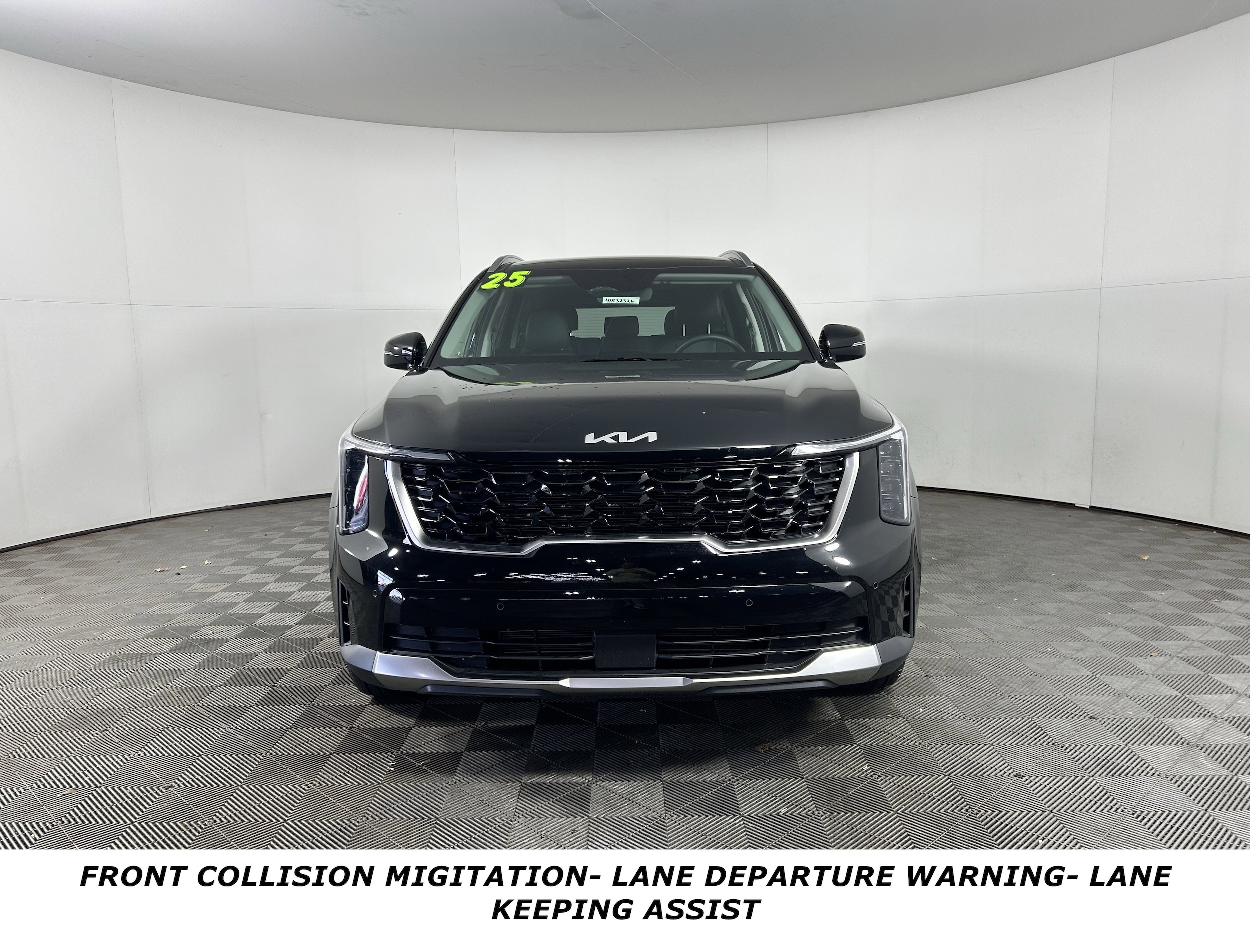 2025 Kia Sorento S photo 2