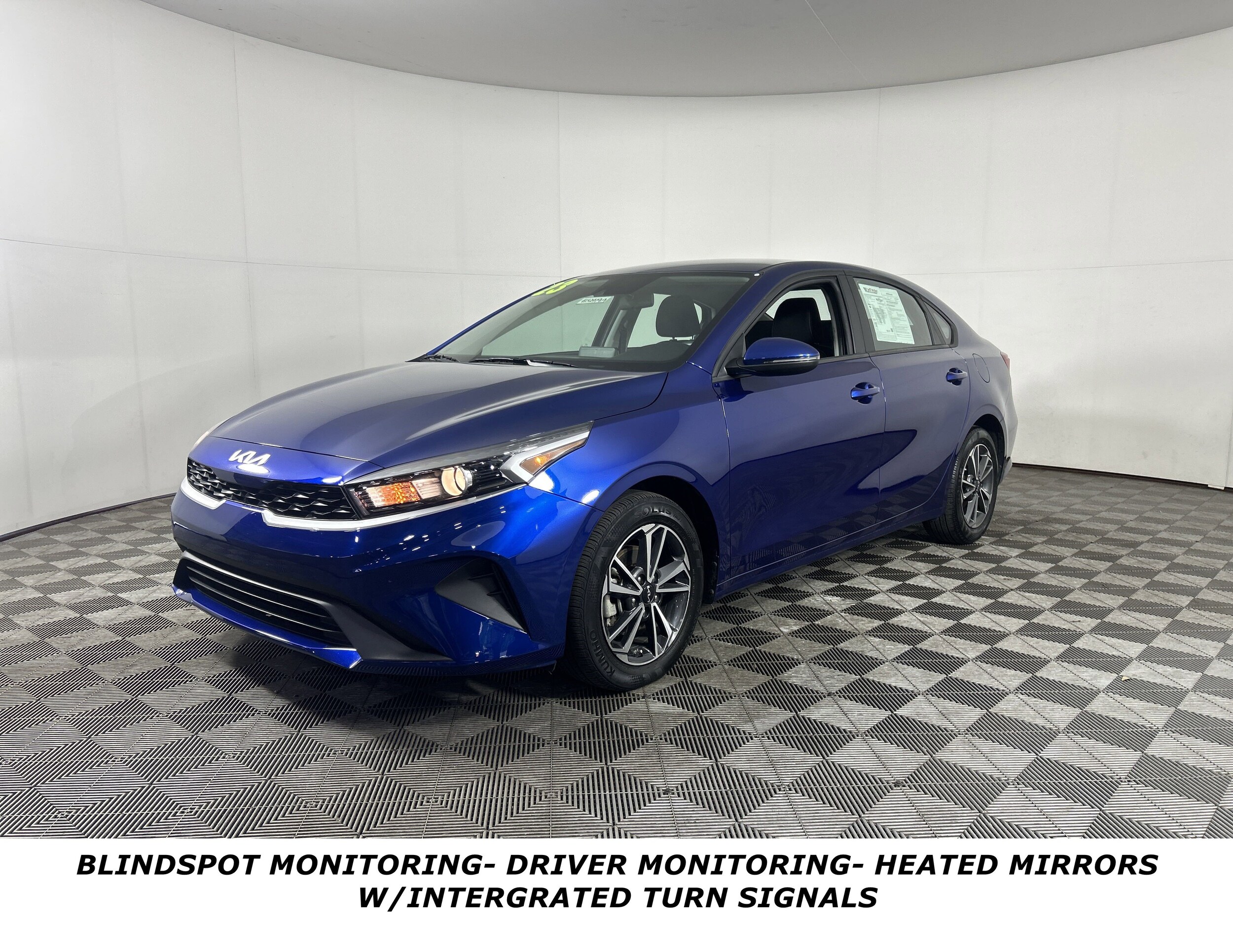 2023 Kia Forte LXS photo 2