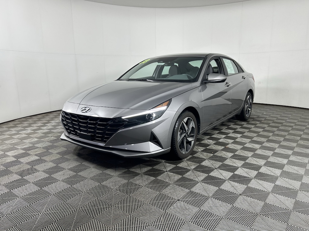 Used 2023 Hyundai Elantra SEL IVT Sedan