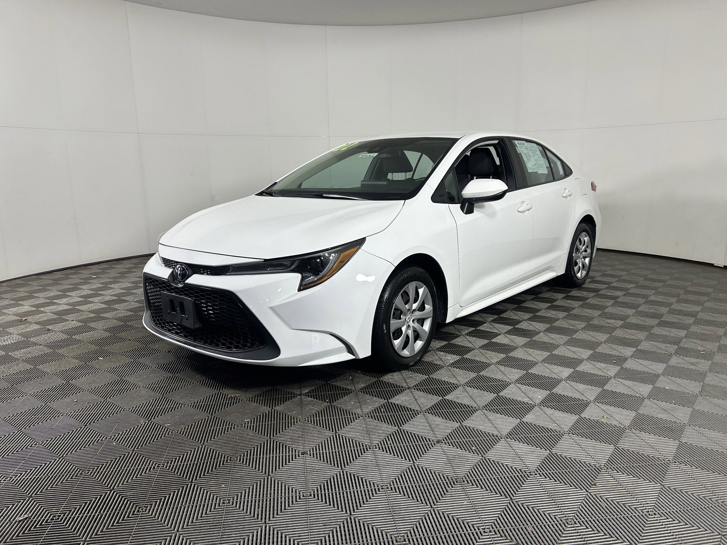 2022 Toyota Corolla LE photo 3