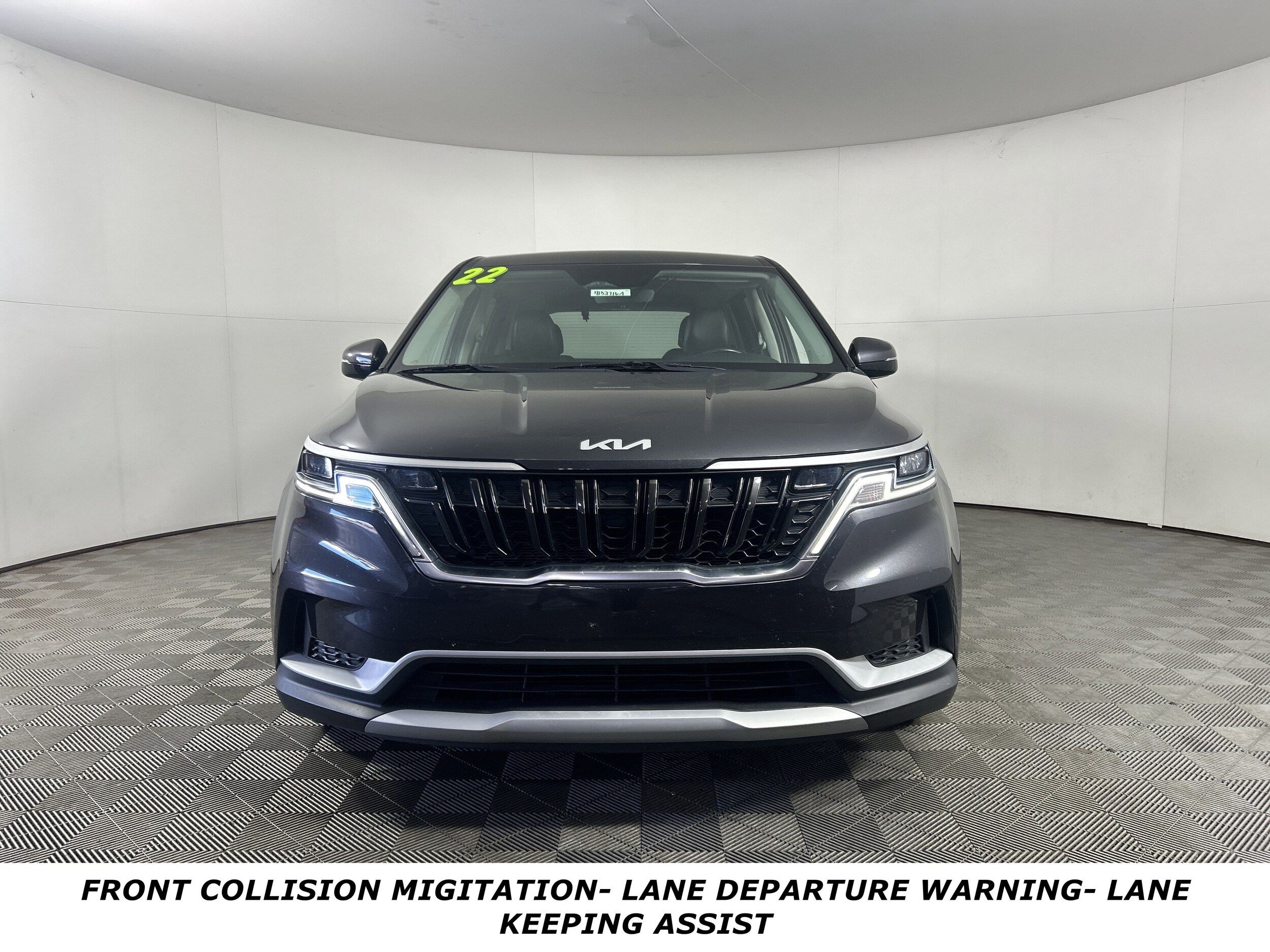 2022 Kia Carnival LXS photo 2