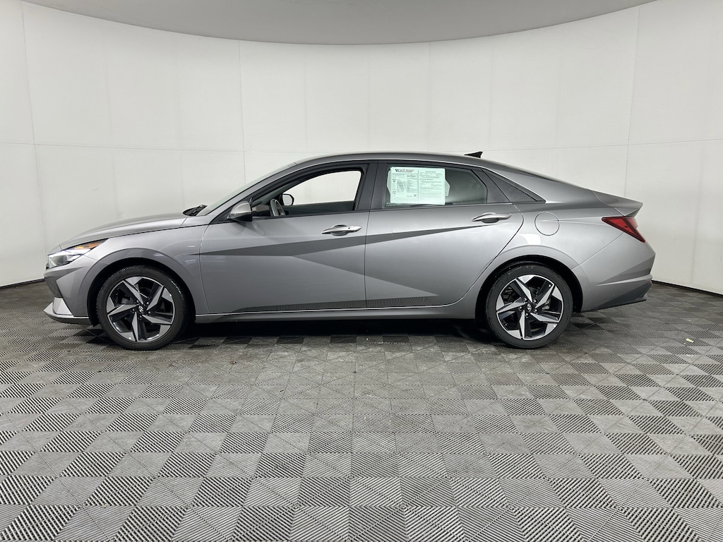 Used 2023 Hyundai Elantra SEL IVT Sedan