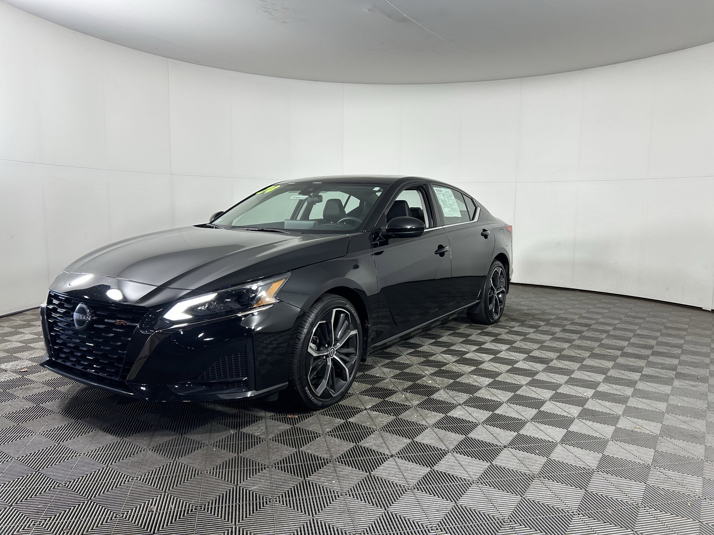 2024 Nissan Altima 2.5 SR photo 3