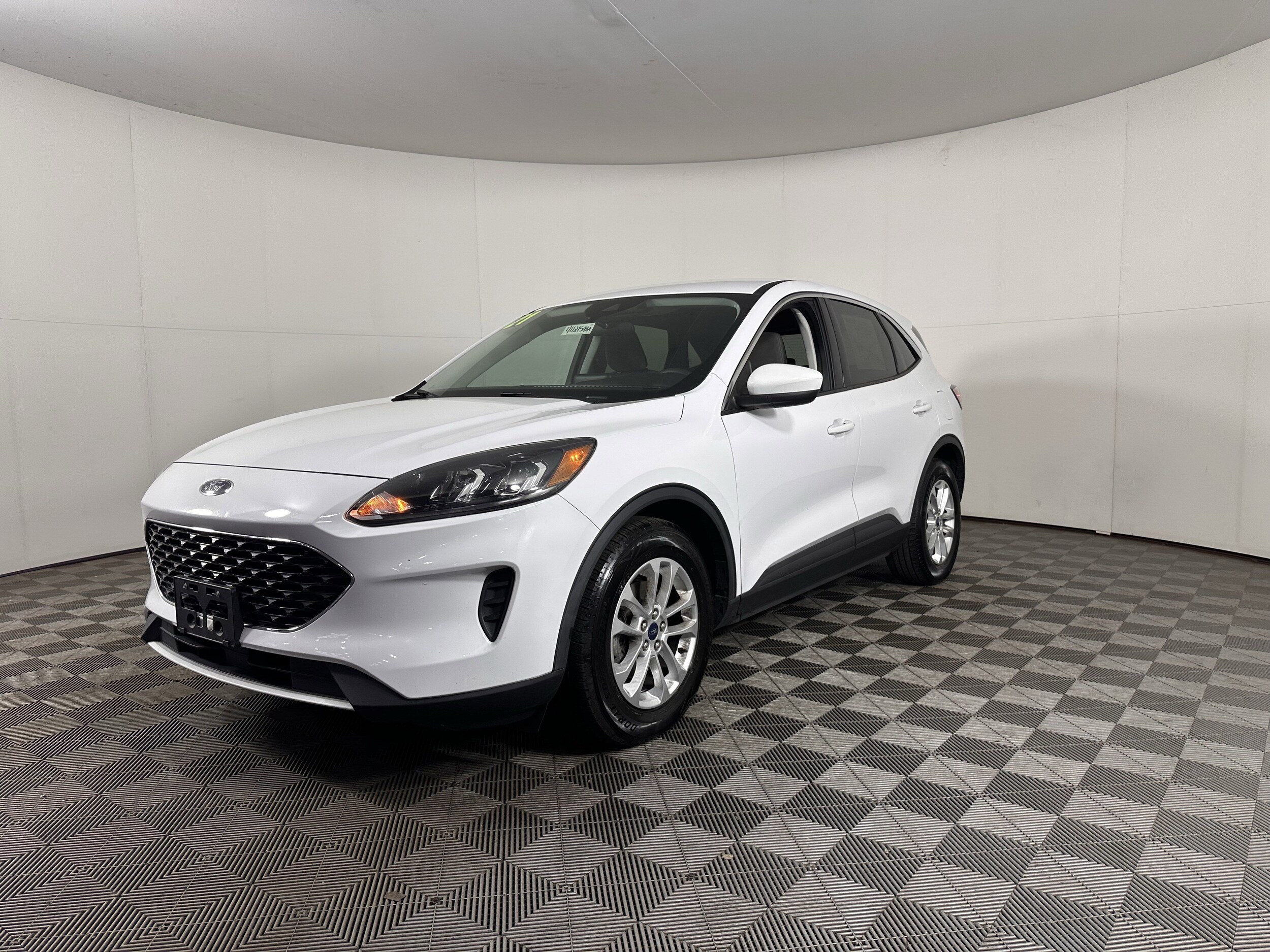 2021 Ford Escape SE photo 2