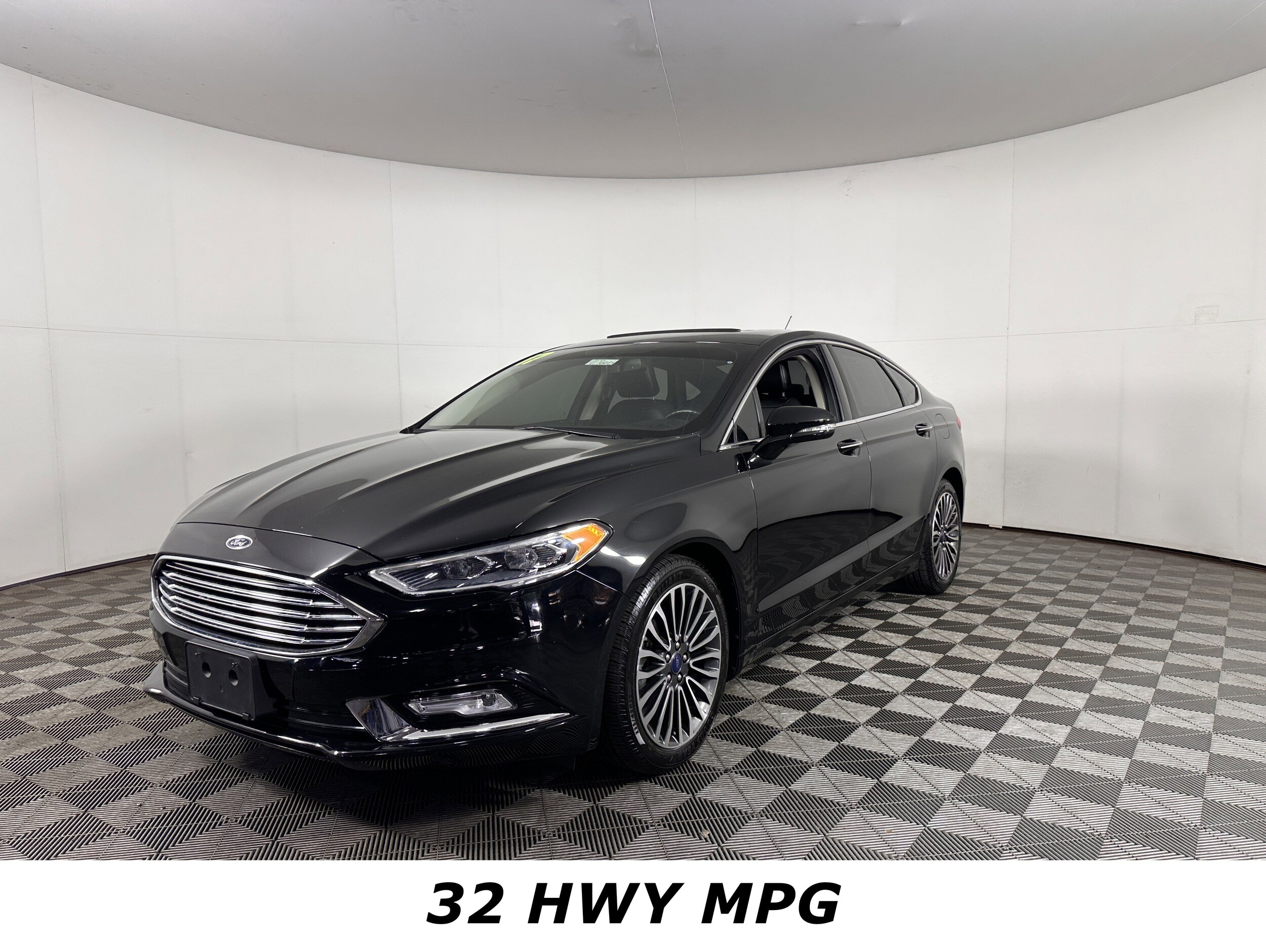 2017 Ford Fusion SE photo 2