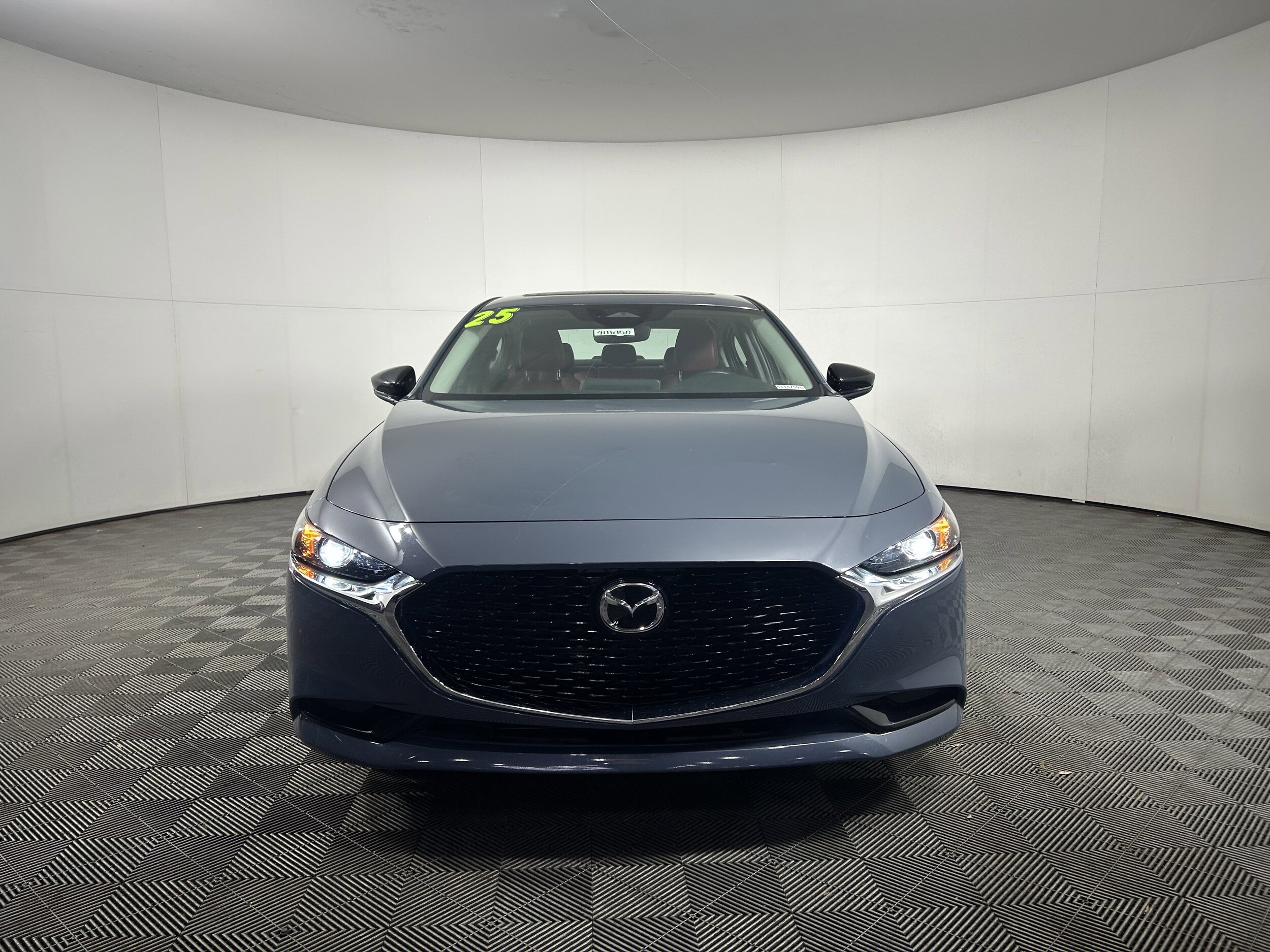 2025 Mazda Mazda3 Sedan 2.5 s Carbon photo 2