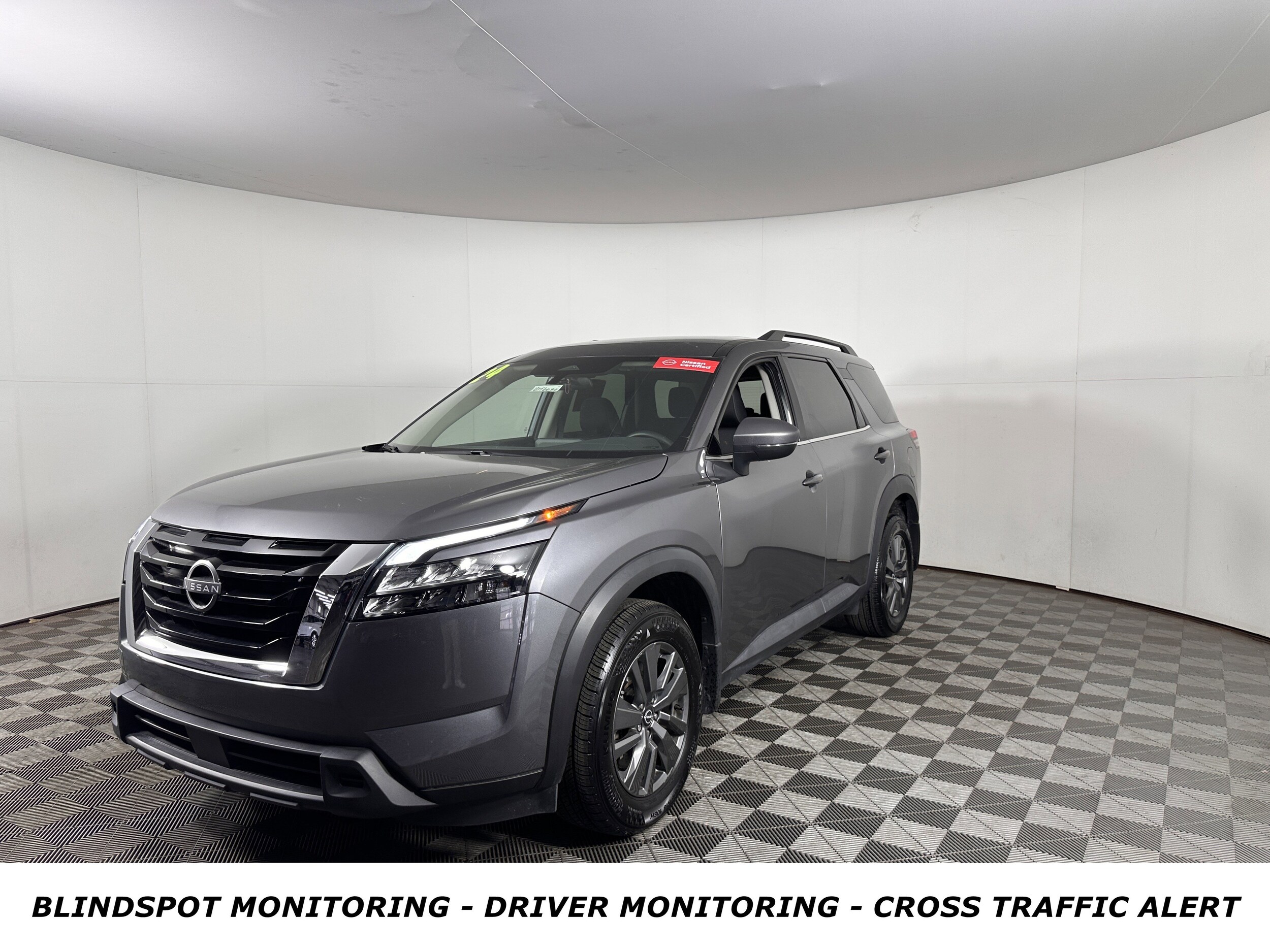 2024 Nissan Pathfinder SV photo 3