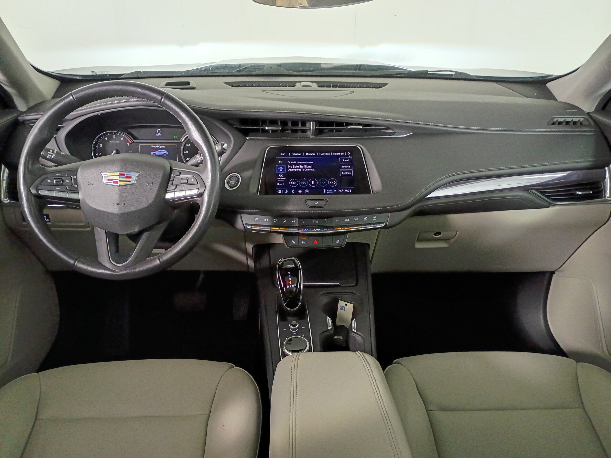 2023 Cadillac XT4 Luxury photo 2