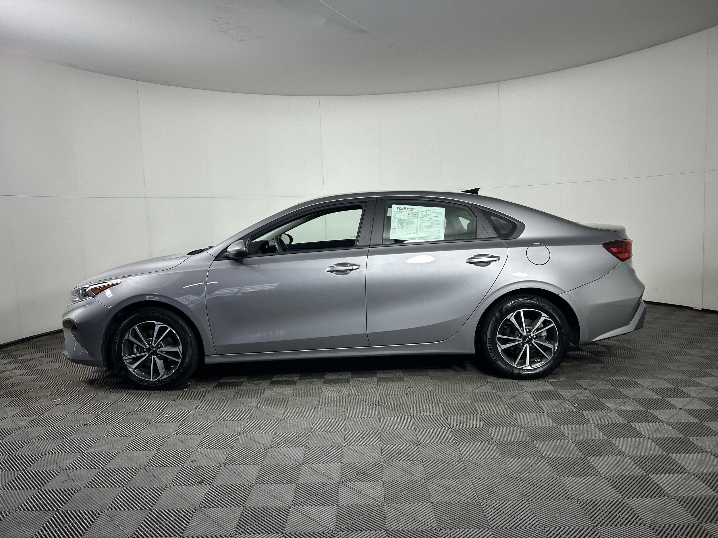 2024 Kia Forte LXS photo 4