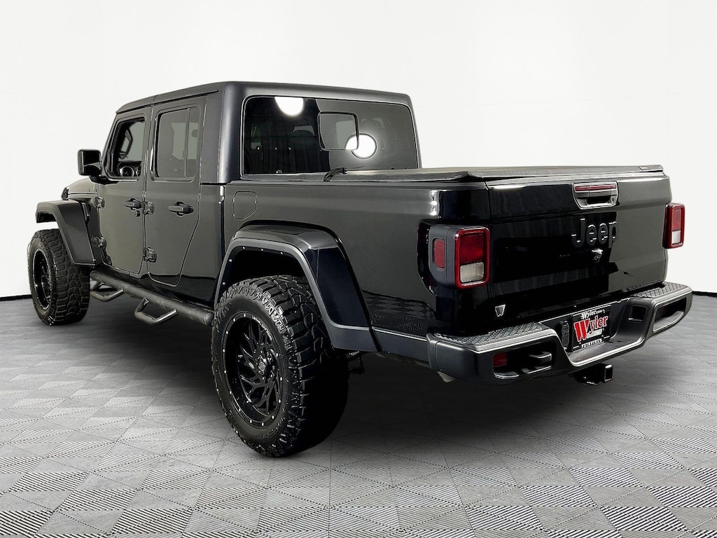 Used 2021 Jeep Gladiator Willys 4x4 Truck Crew Cab