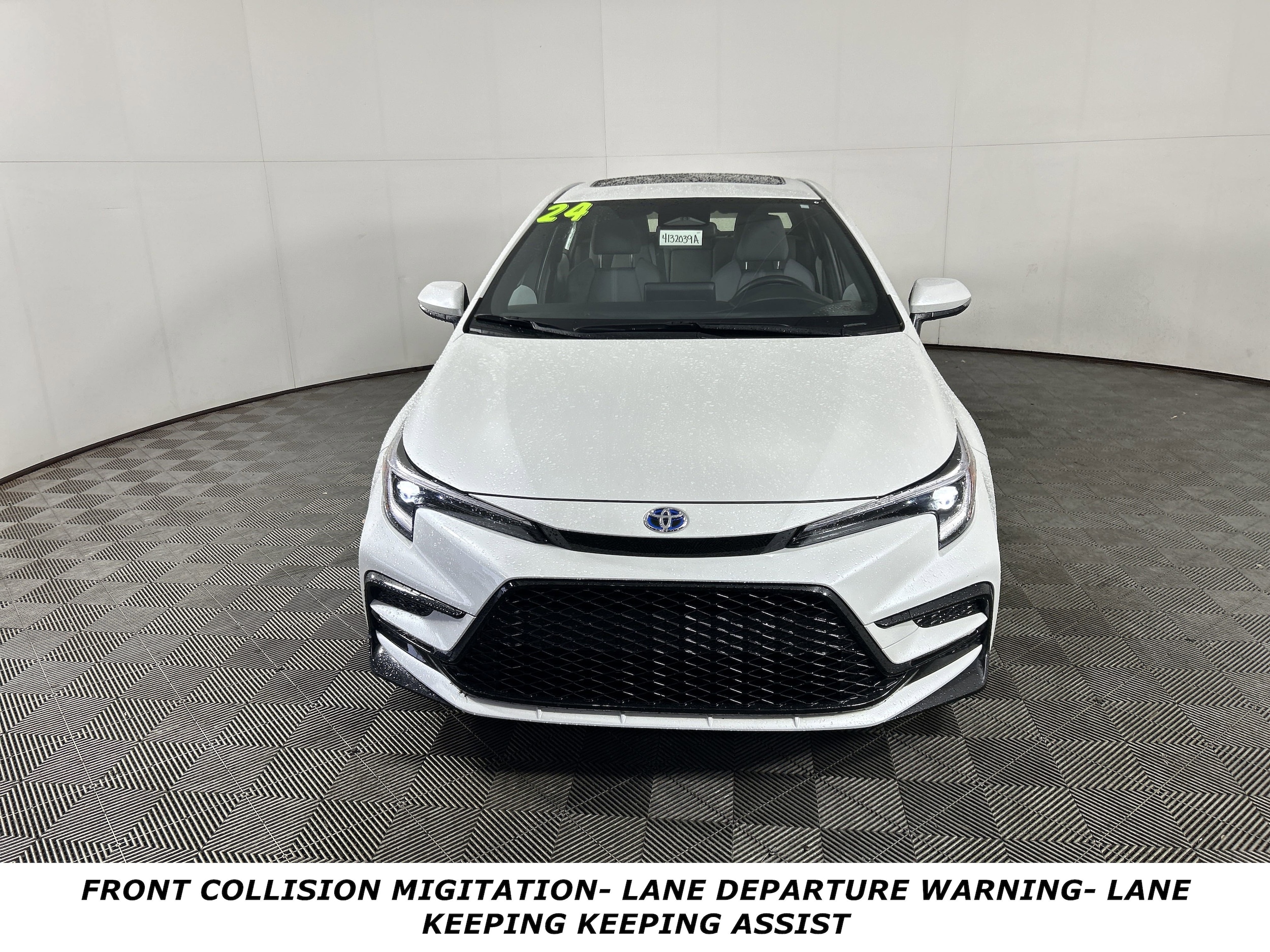 Used 2024 Toyota Corolla SE with VIN JTDBDMHE4RJ011322 for sale in Fairfield, OH