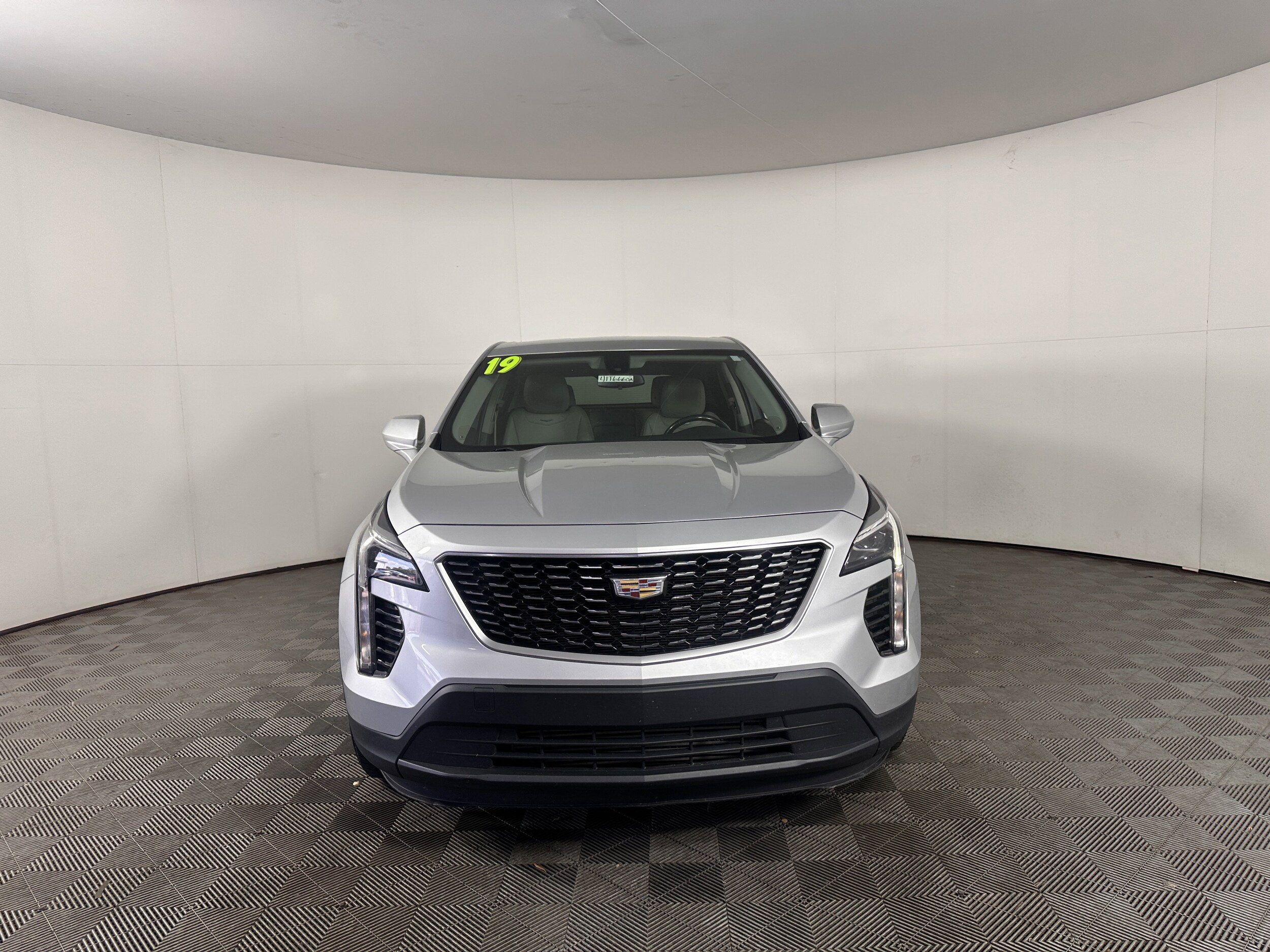 2019 Cadillac XT4 Luxury photo 2