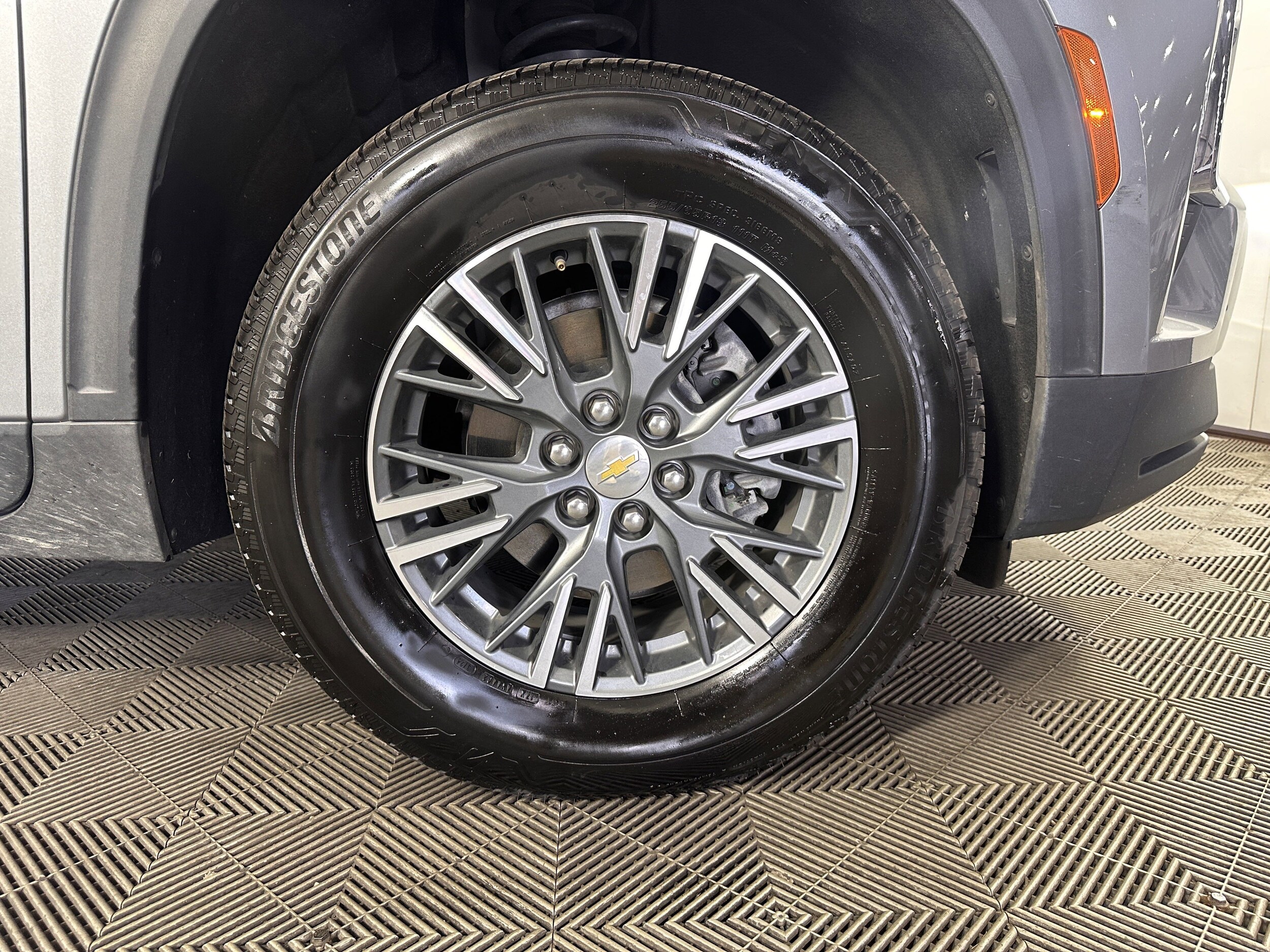 2025 Chevrolet Traverse 1LT photo 2