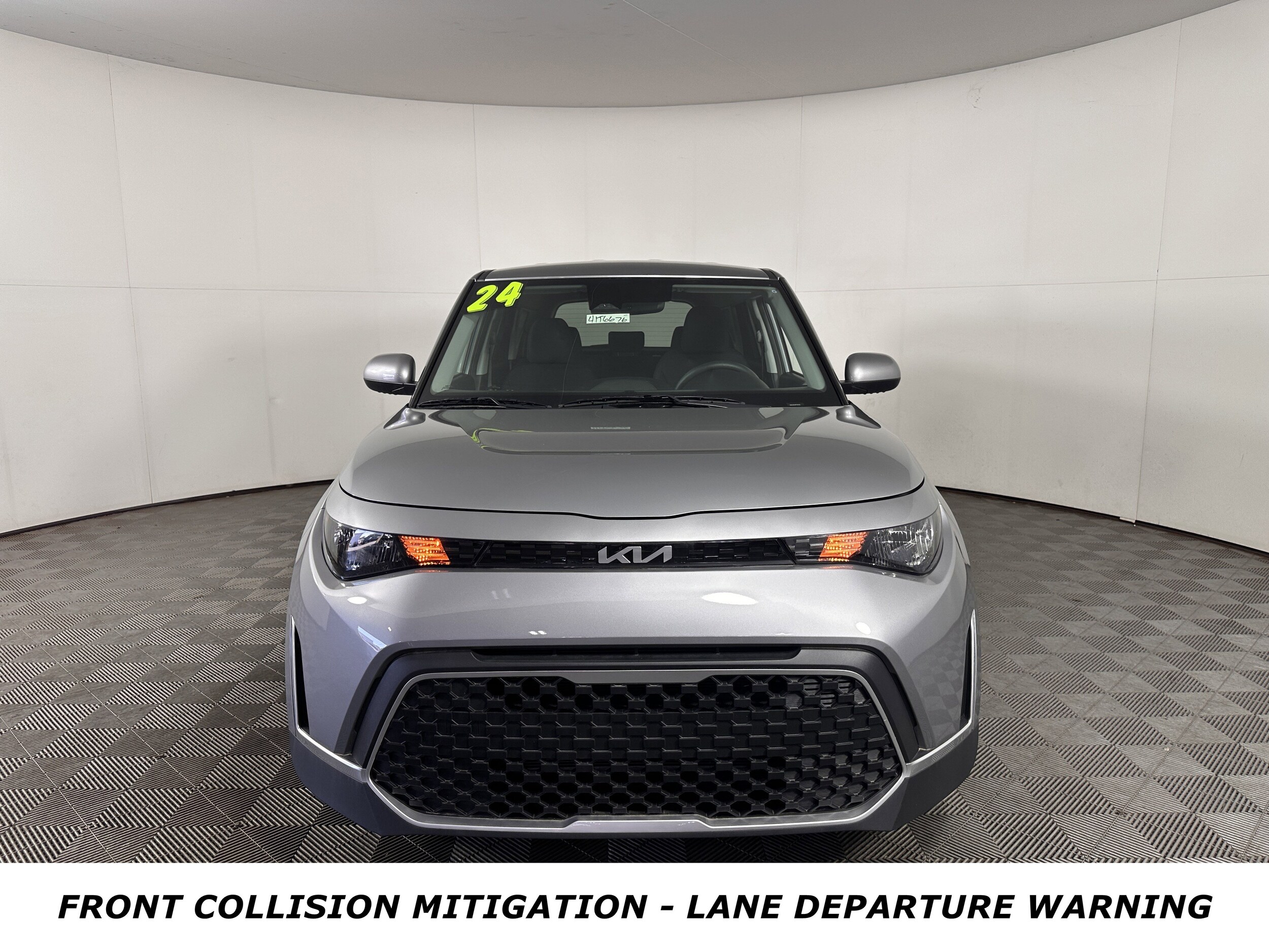 2024 Kia Soul LX photo 2