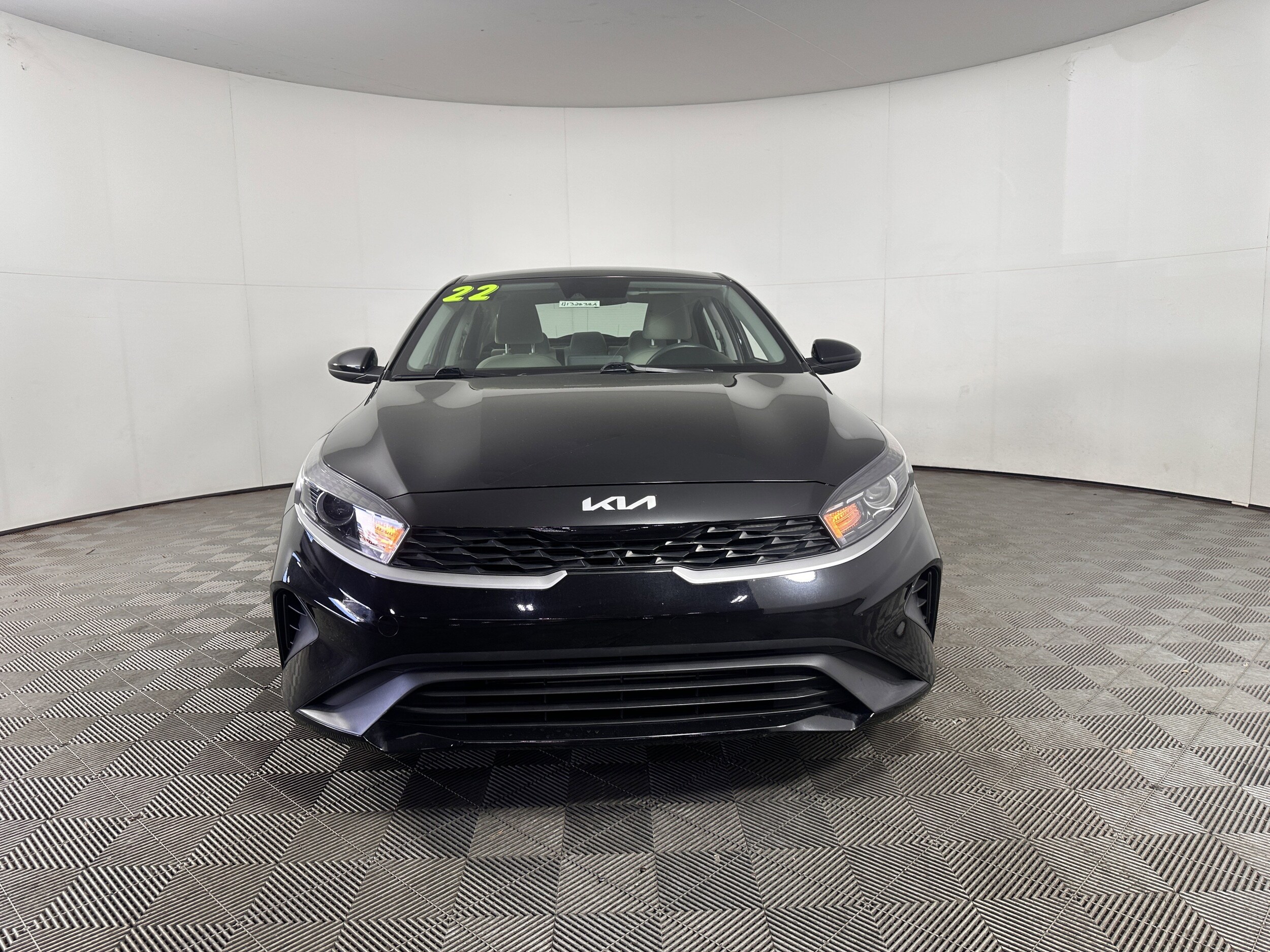 2022 Kia Forte LXS photo 2