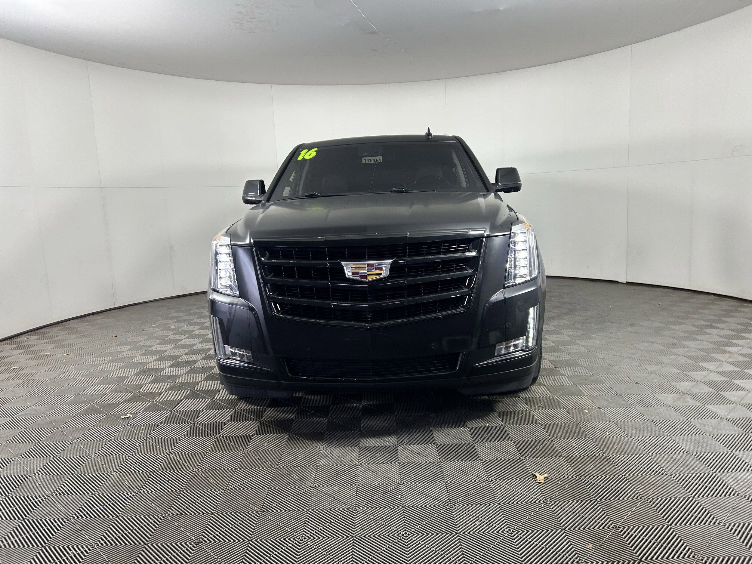2016 Cadillac Escalade Luxury photo 2