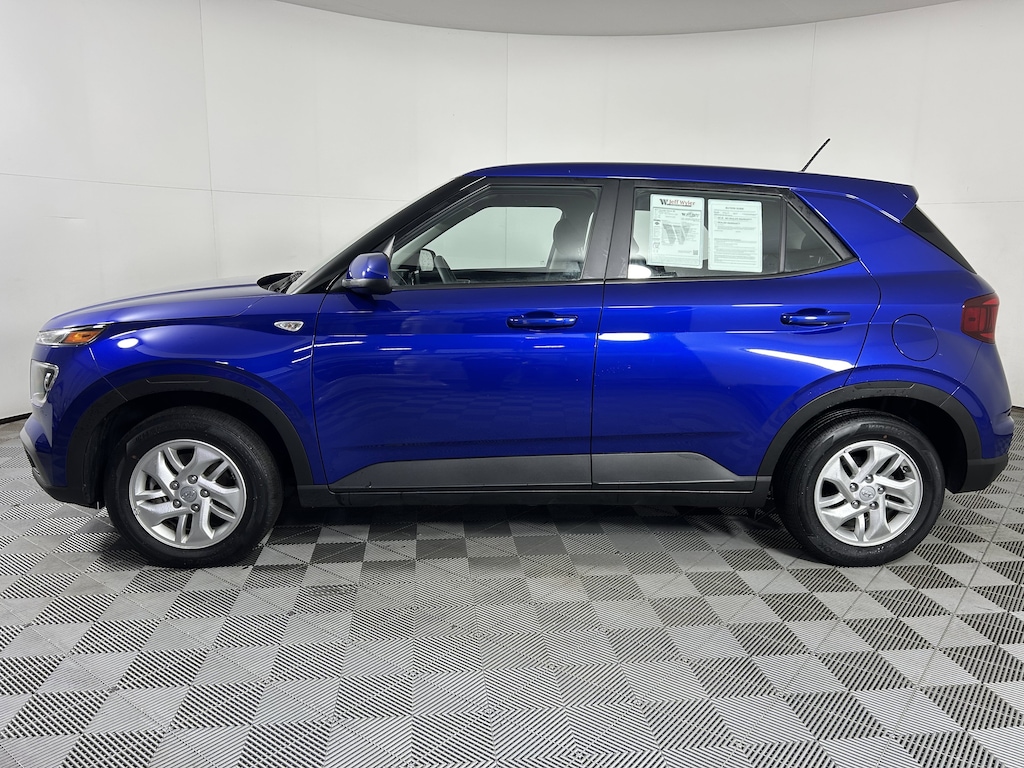 Used 2023 Hyundai Venue SE IVT SUV