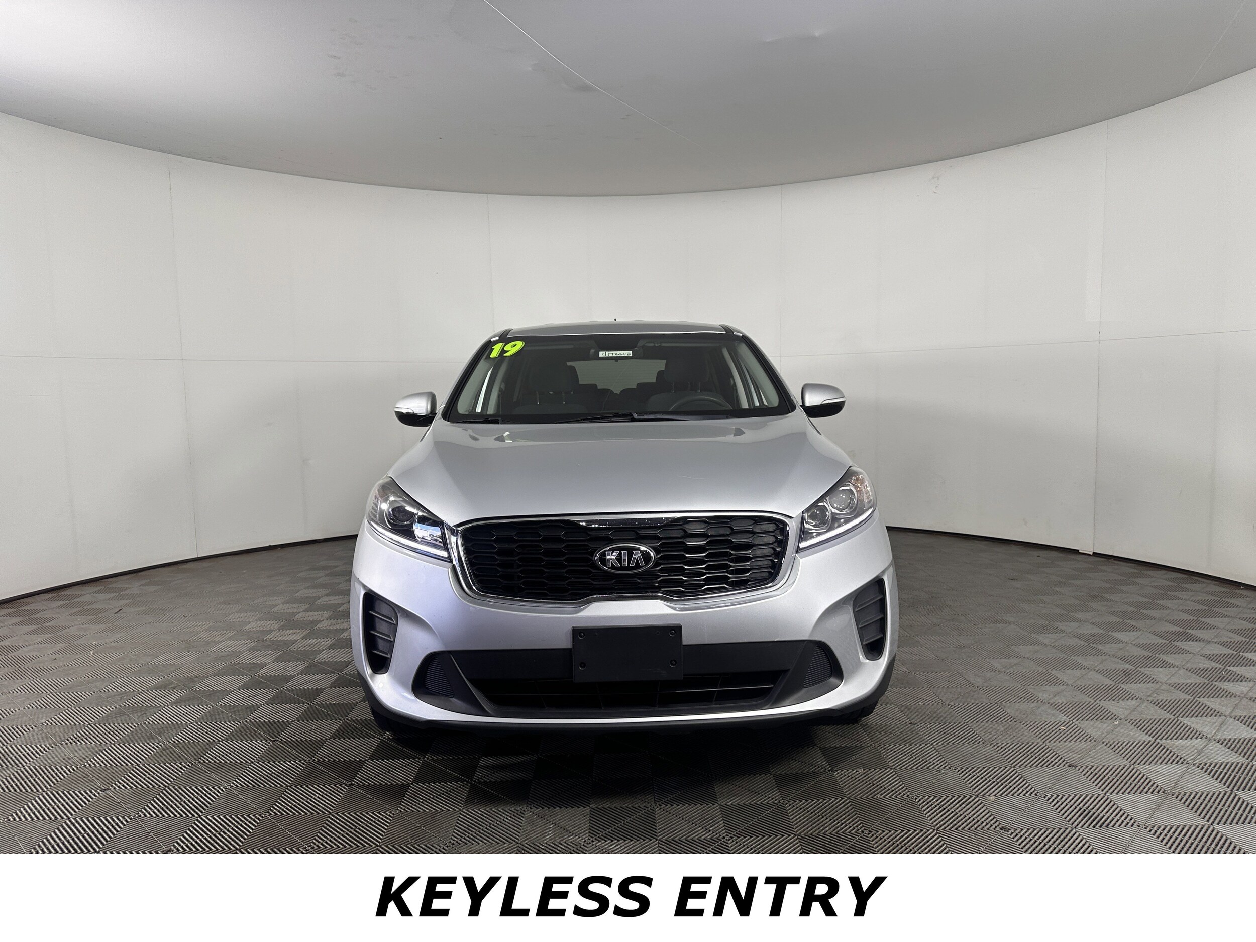 2019 Kia Sorento L photo 2