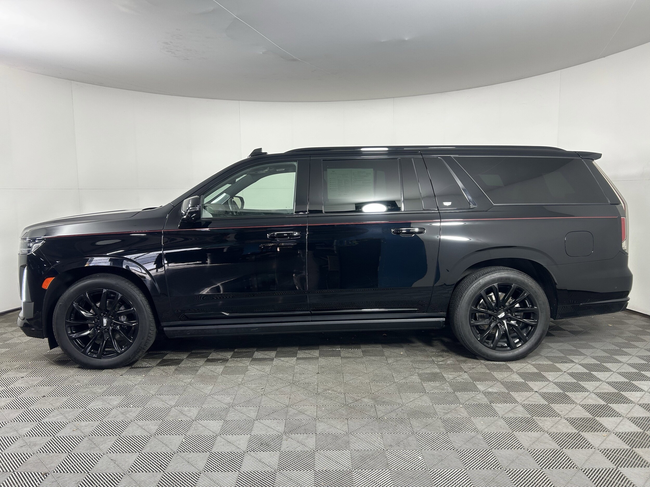 2023 Cadillac Escalade ESV Sport photo 2