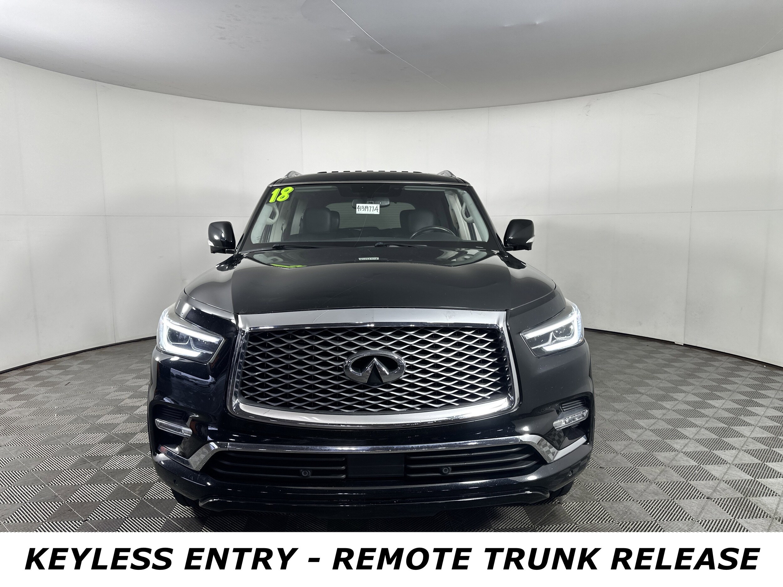 2018 Infiniti QX80 photo 2