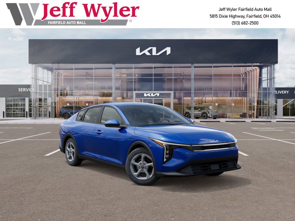 2025 Kia K4 LXS photo 2