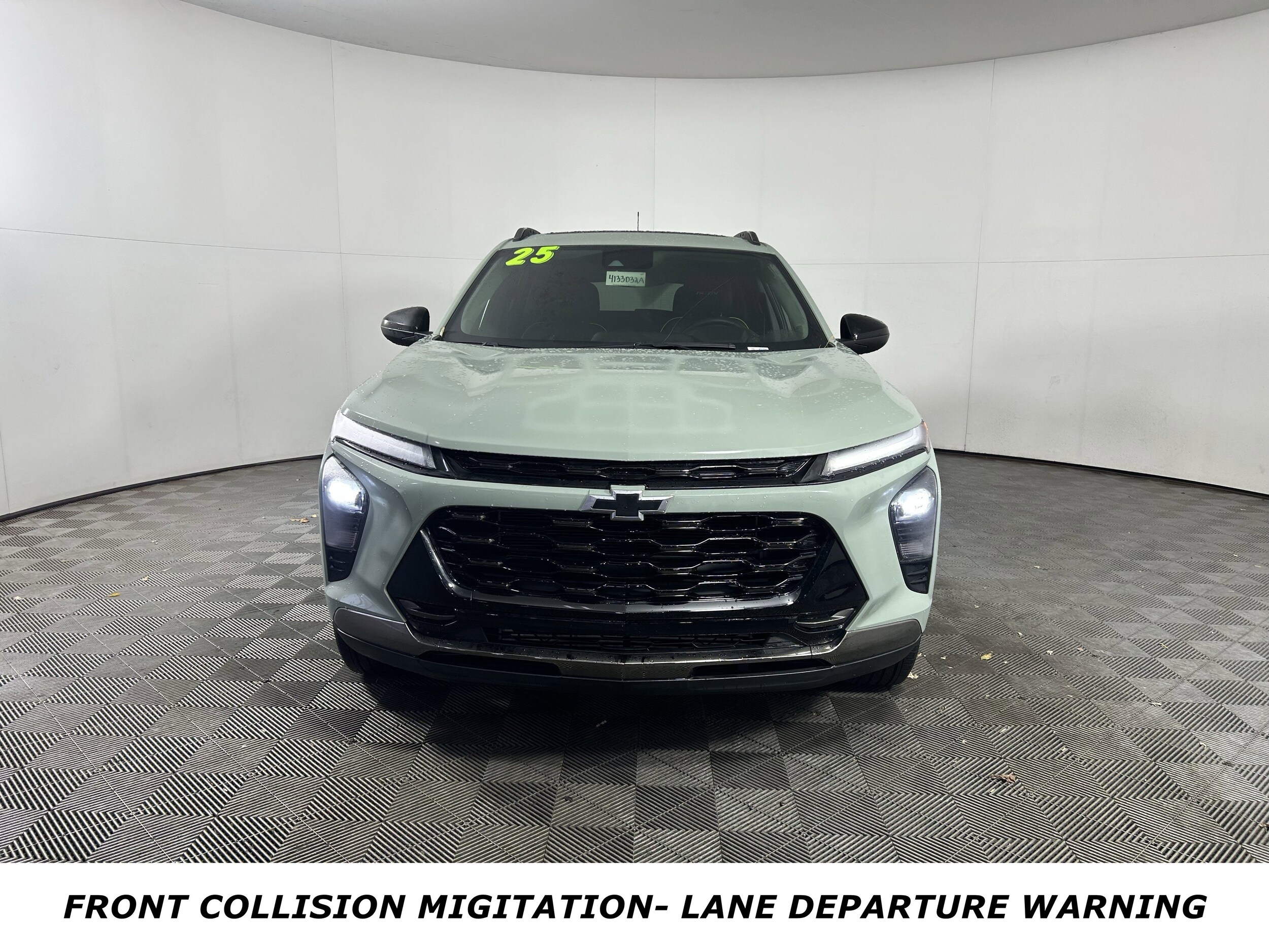 2025 Chevrolet Trax ACTIV photo 2