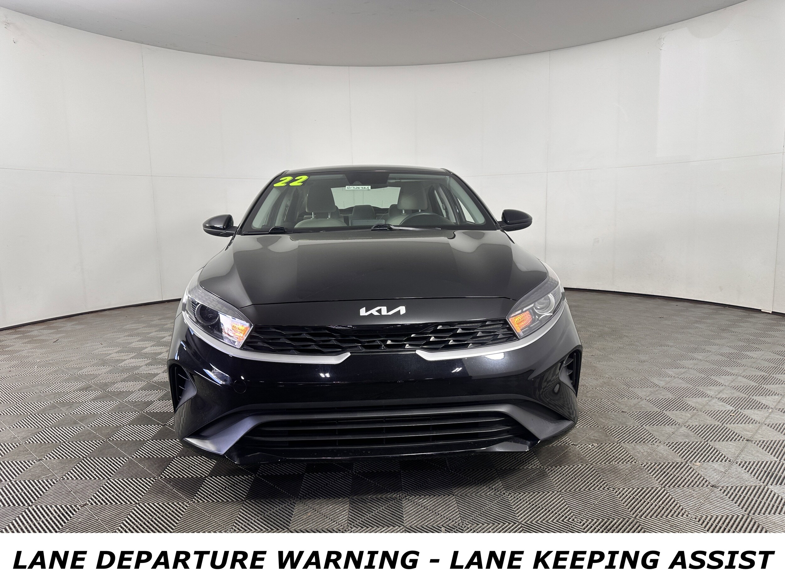2022 Kia Forte LXS photo 2