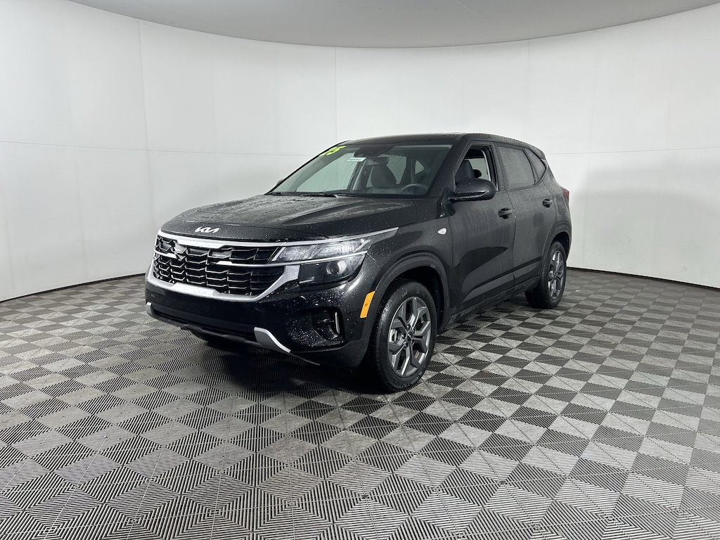 Used 2025 Kia Seltos LX IVT AWD SUV