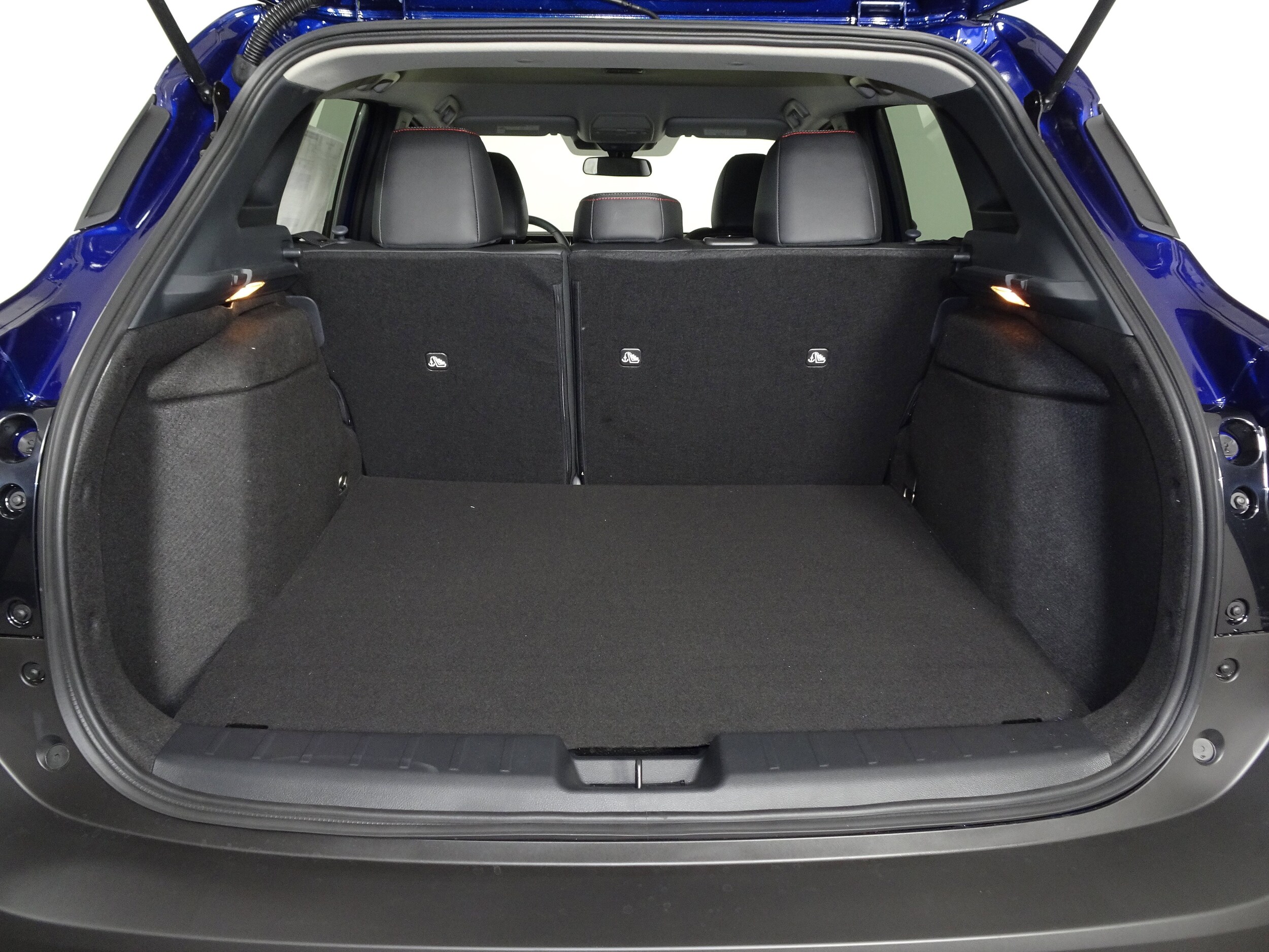 2026 Nissan Kicks SR photo 2