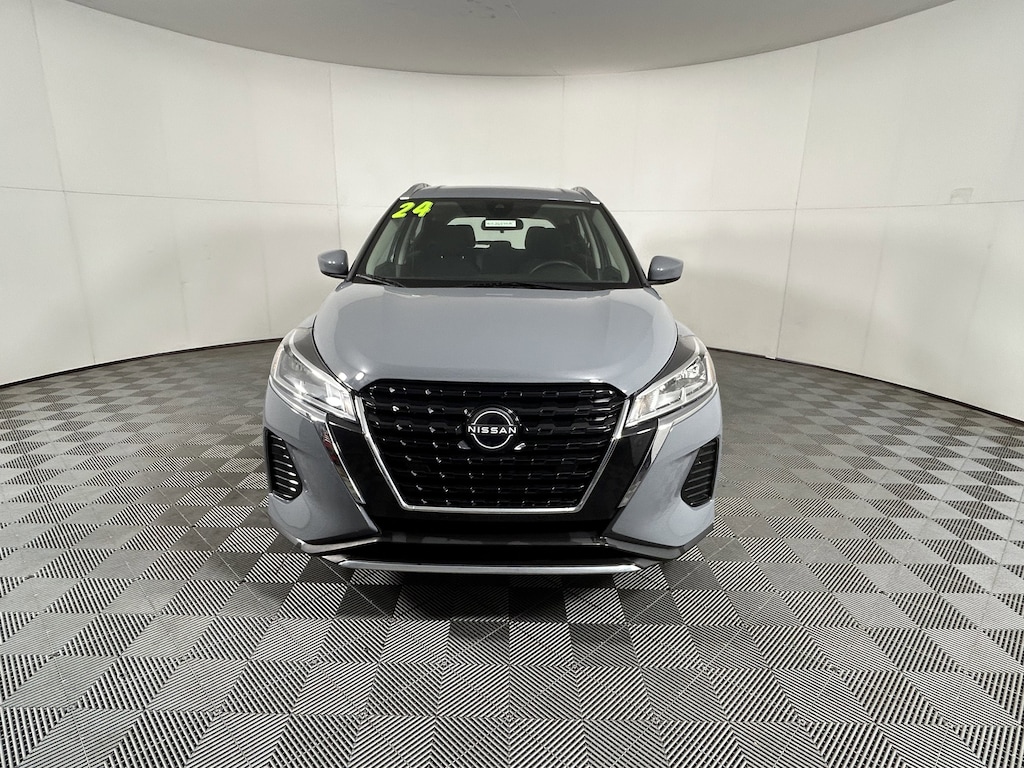 Used 2024 Nissan Kicks SV FWD SUV
