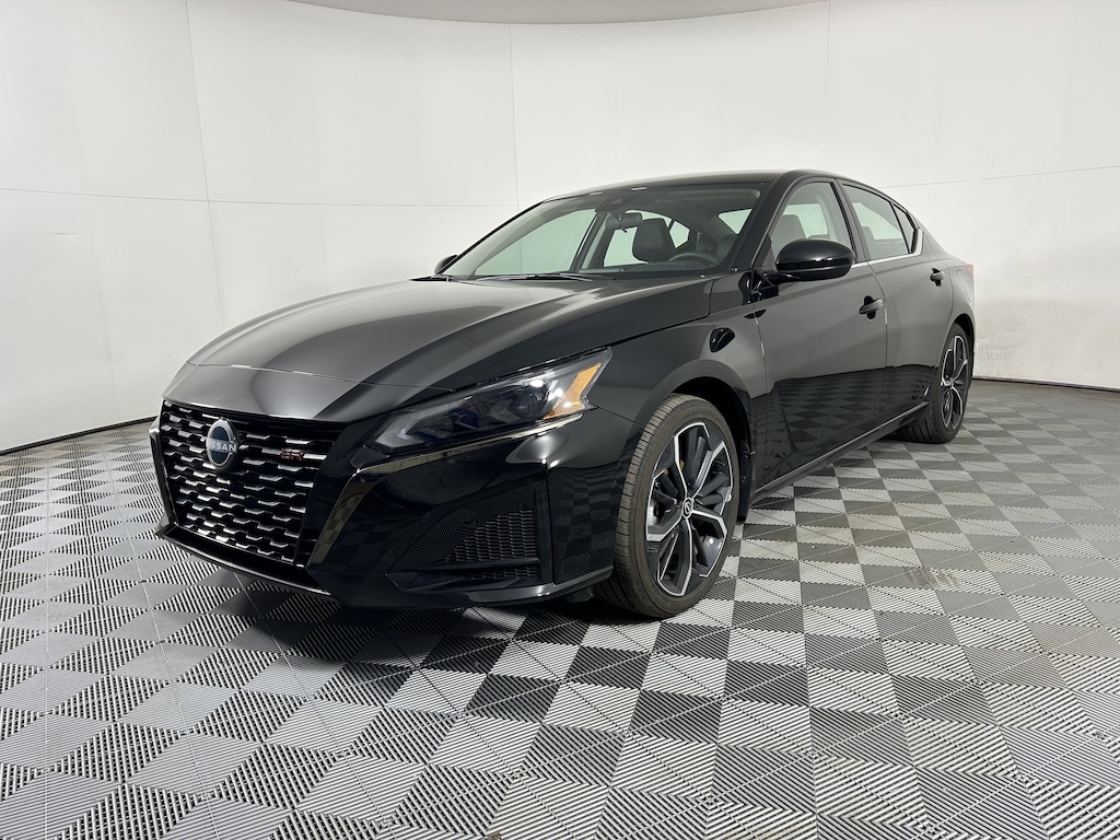 Certified 2025 Nissan Altima SR FWD Sedan