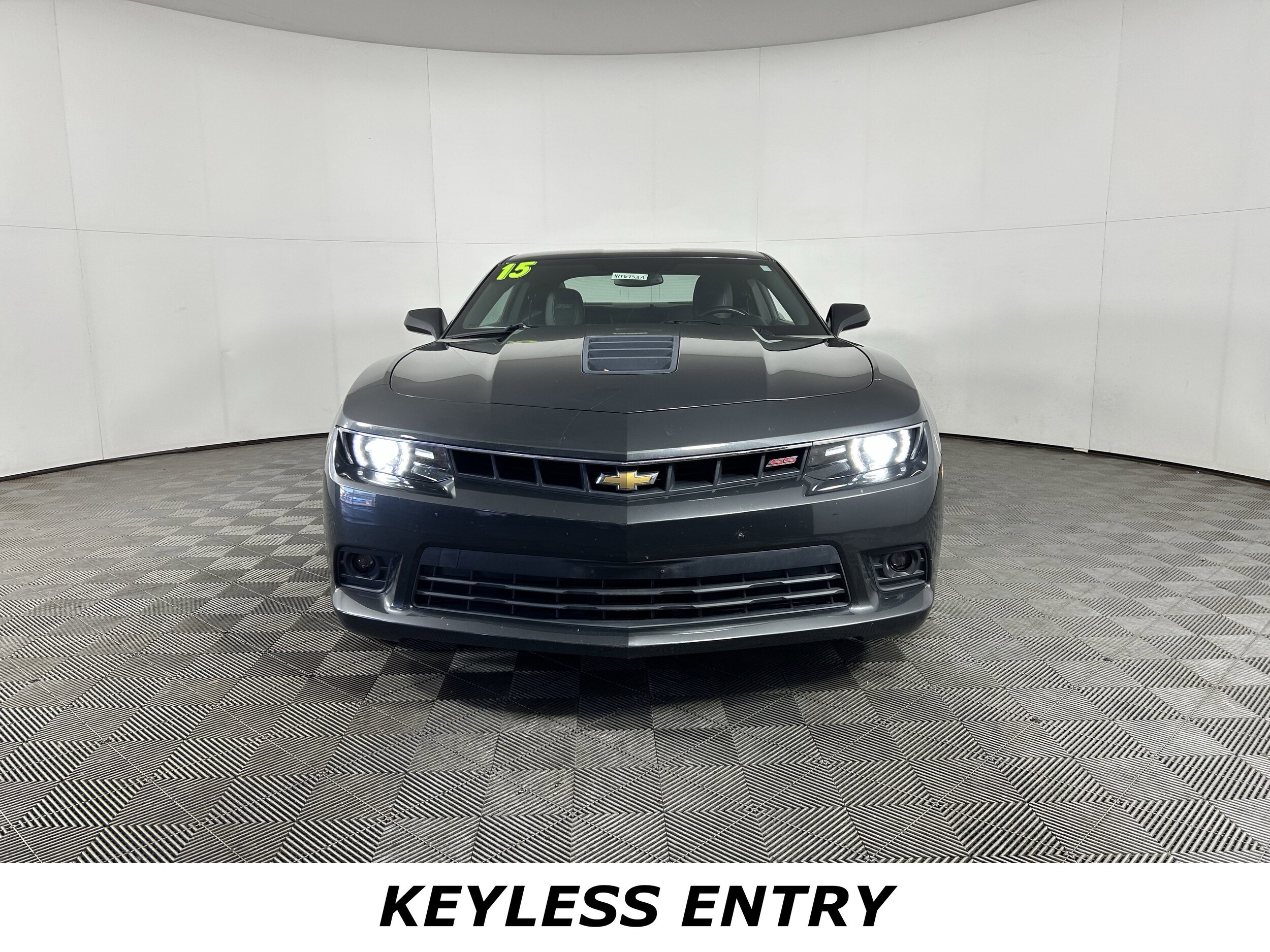 2015 Chevrolet Camaro 2SS Coupe photo 2