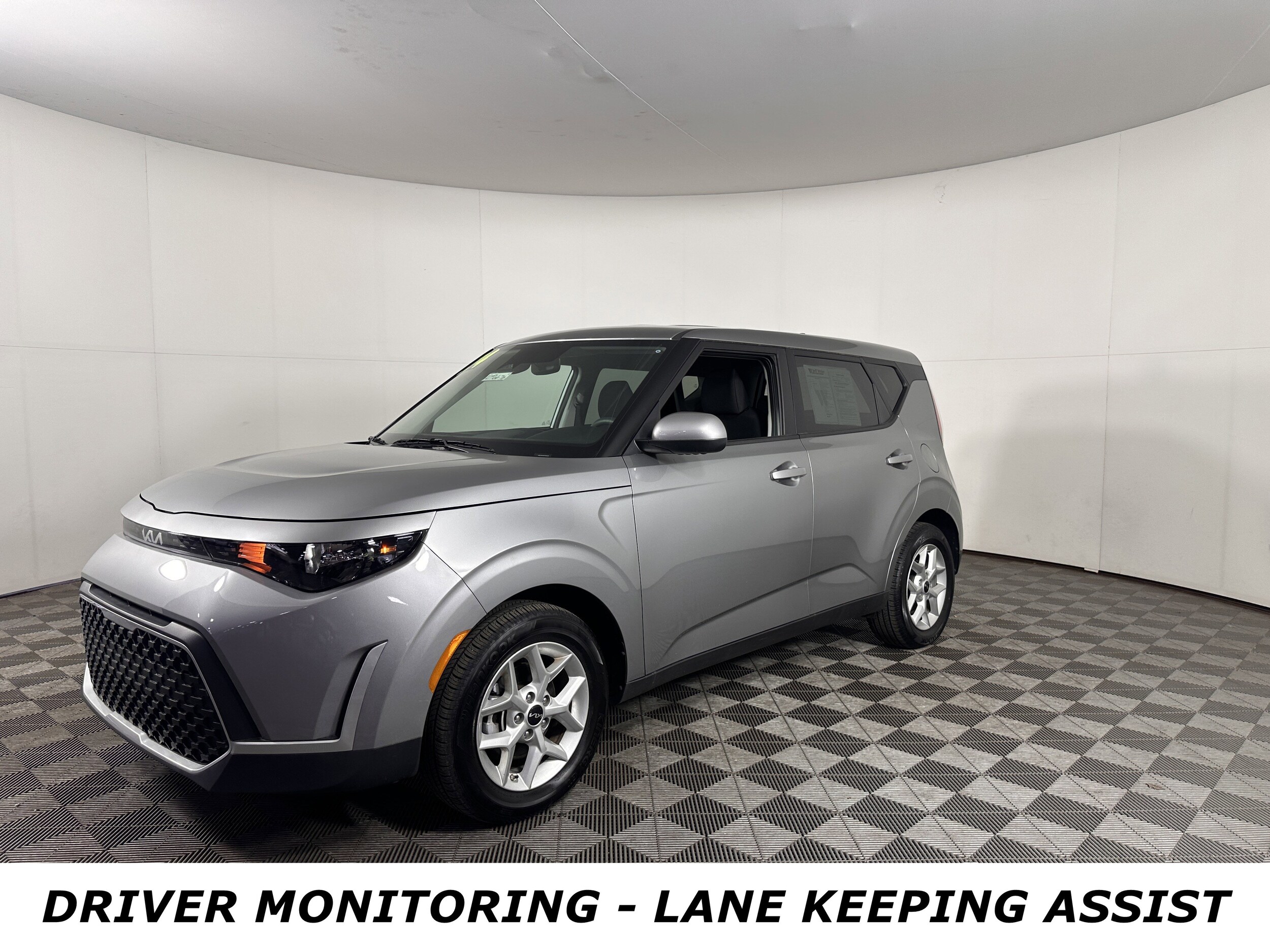 2024 Kia Soul LX photo 3