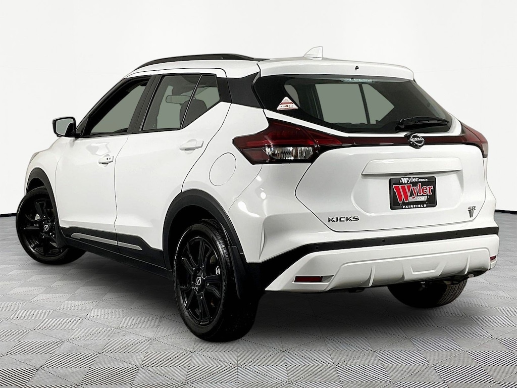 Used 2023 Nissan Kicks SR FWD SUV