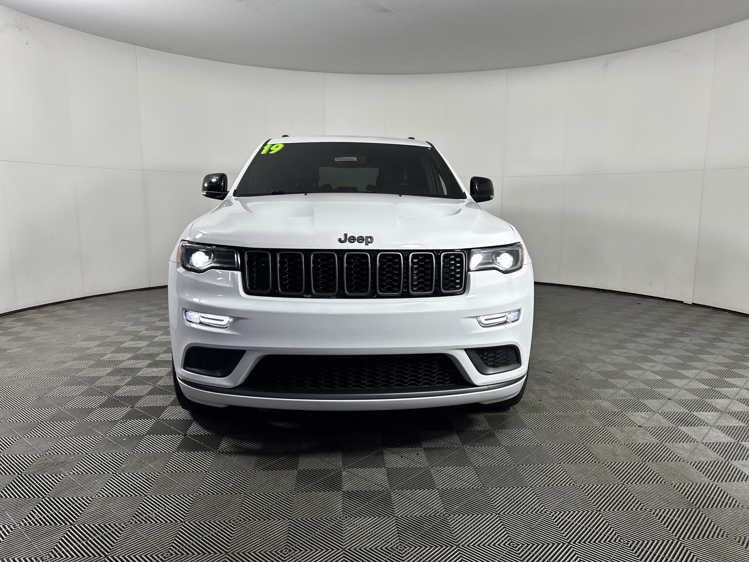 2019 Jeep Grand Cherokee Limited photo 2