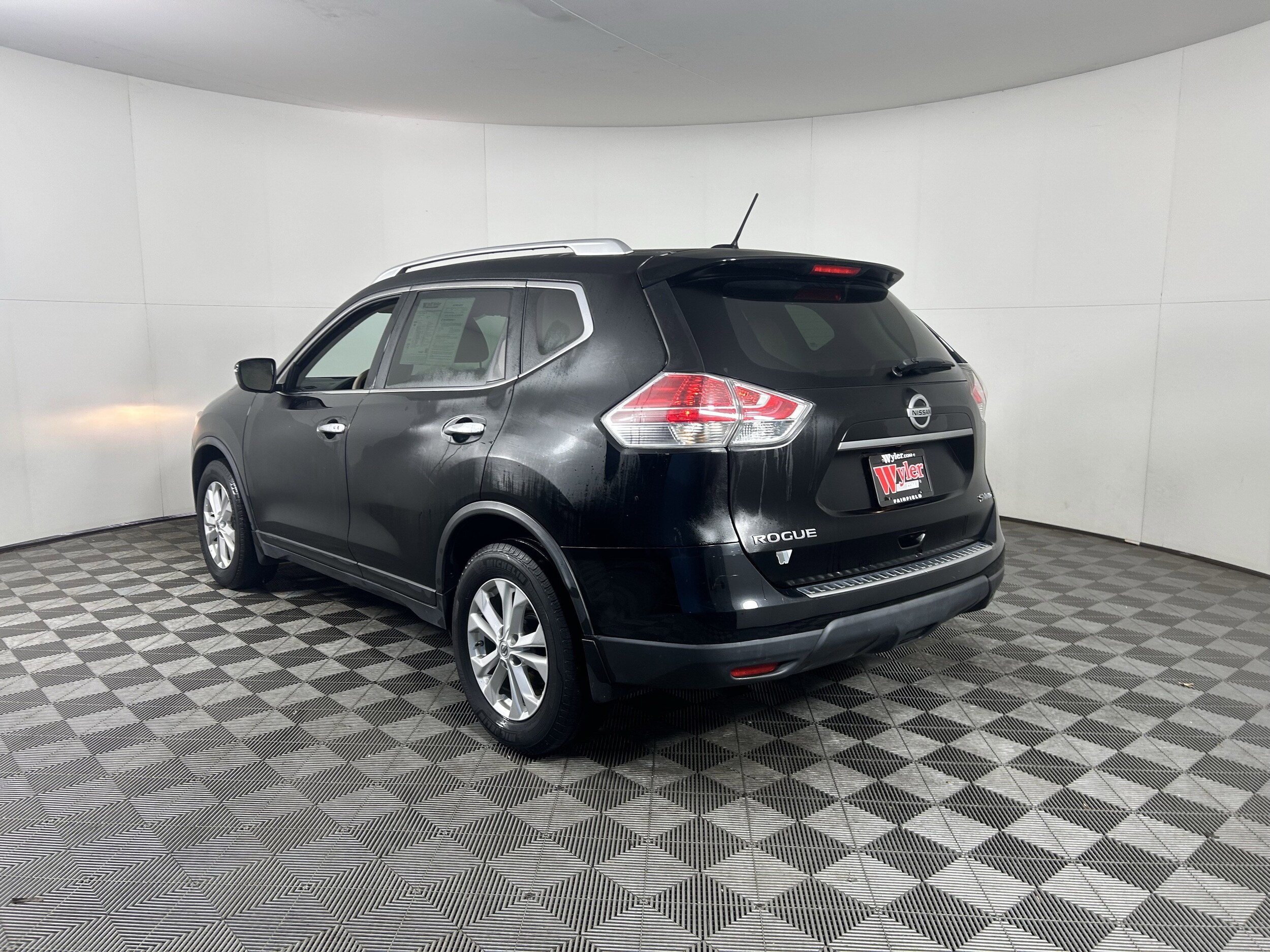 2015 Nissan Rogue AWD SV photo 4