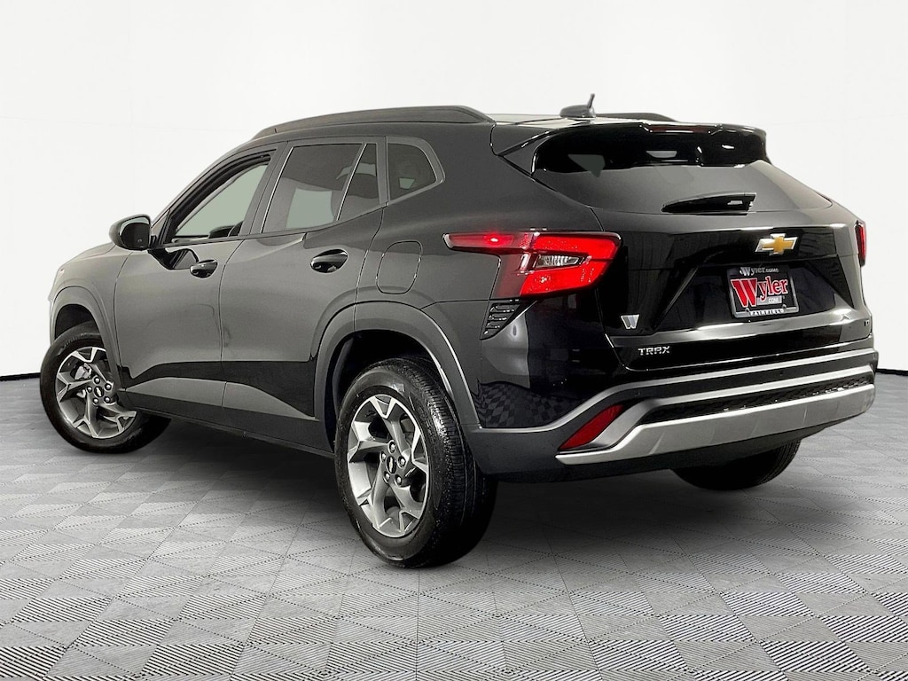 Used 2024 Chevrolet Trax FWD 4dr LT SUV