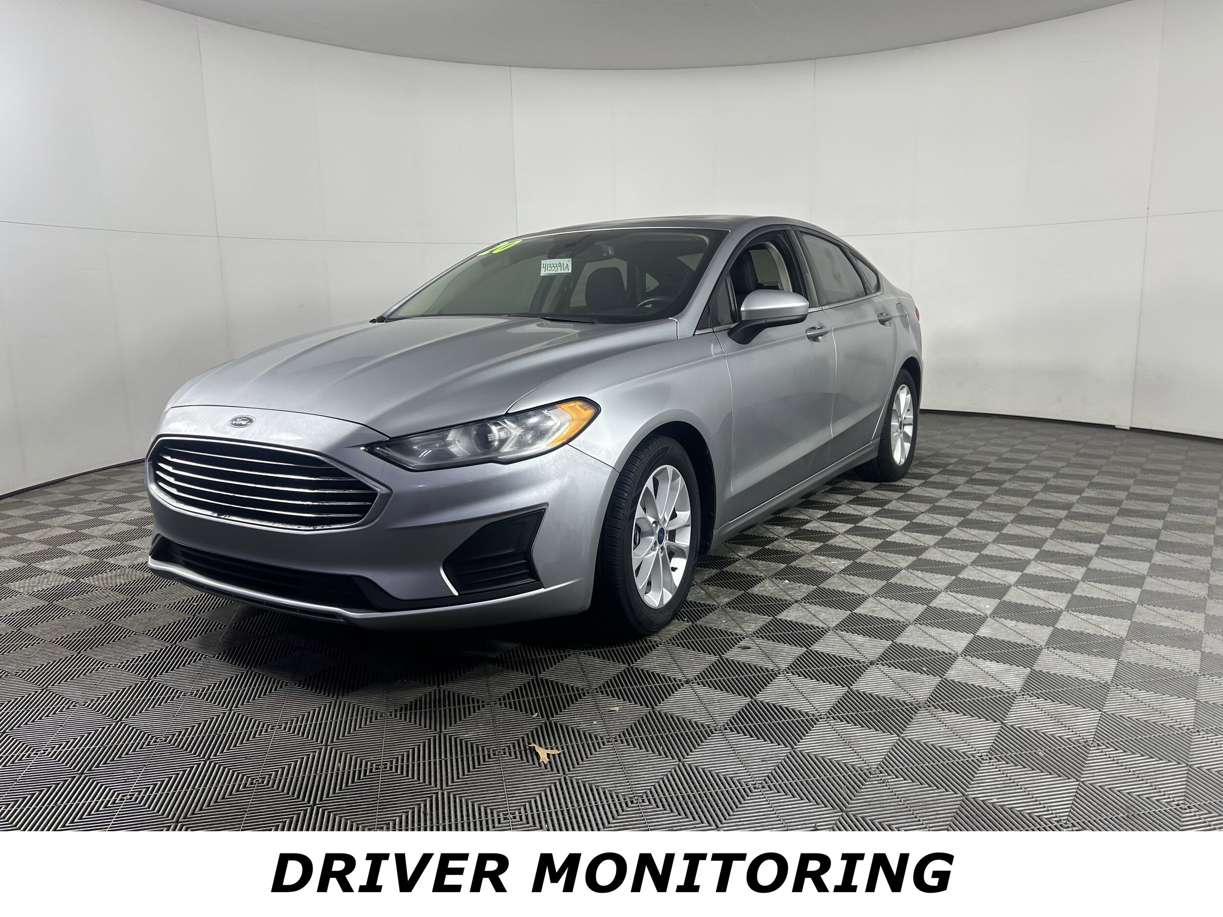 2020 Ford Fusion SE photo 2