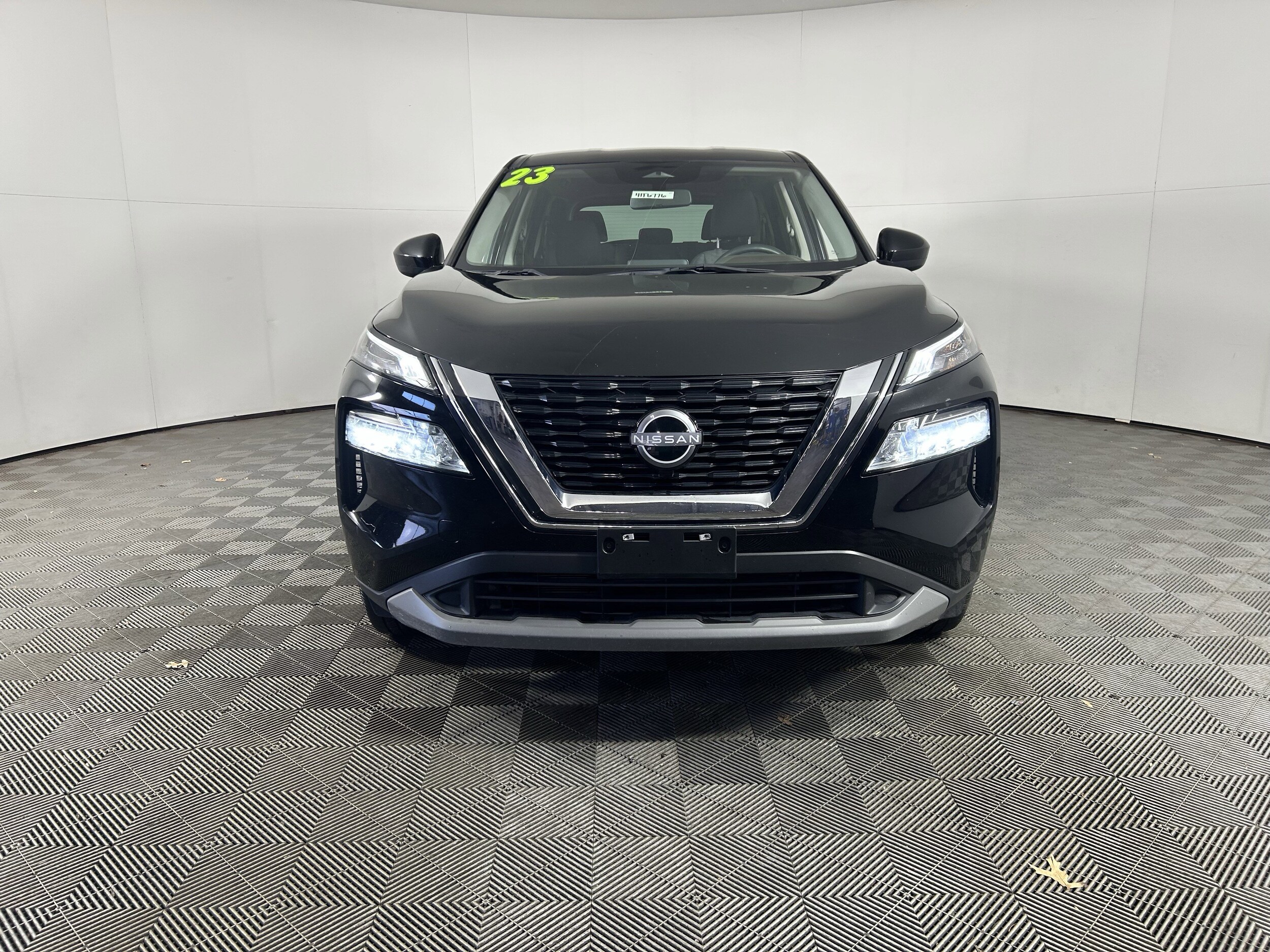 2023 Nissan Rogue SV photo 2