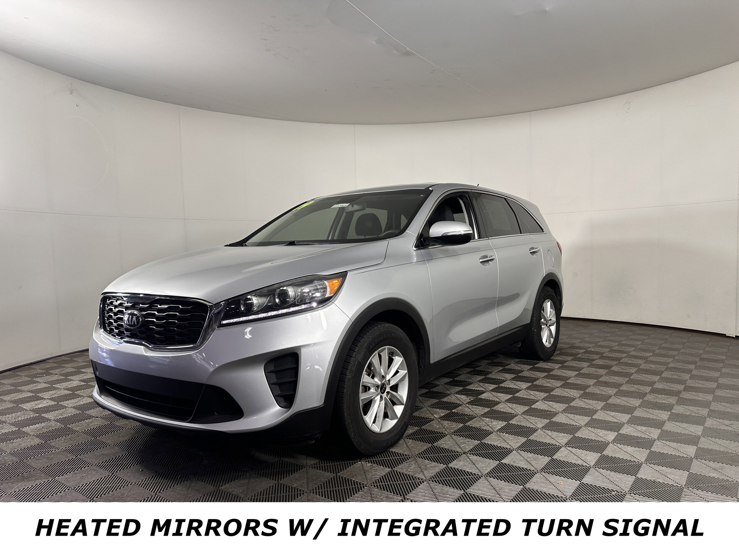 2019 Kia Sorento LX V6 photo 2