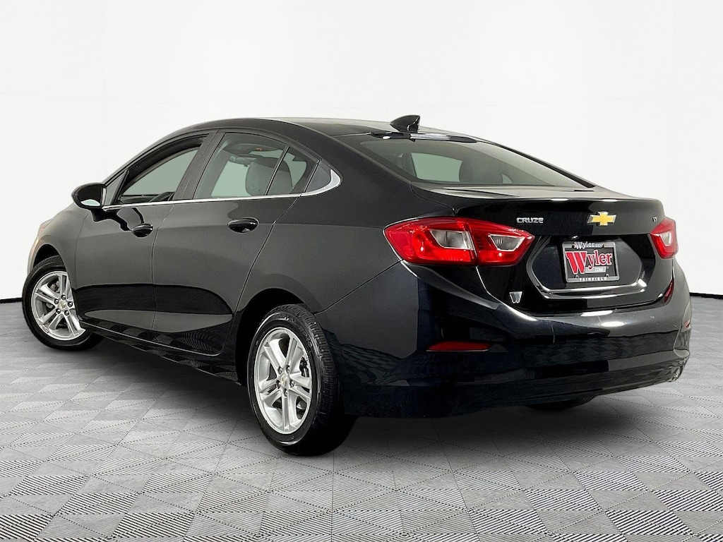 Used 2017 Chevrolet Cruze 4dr Sdn 1.4L LT w/1SD Sedan