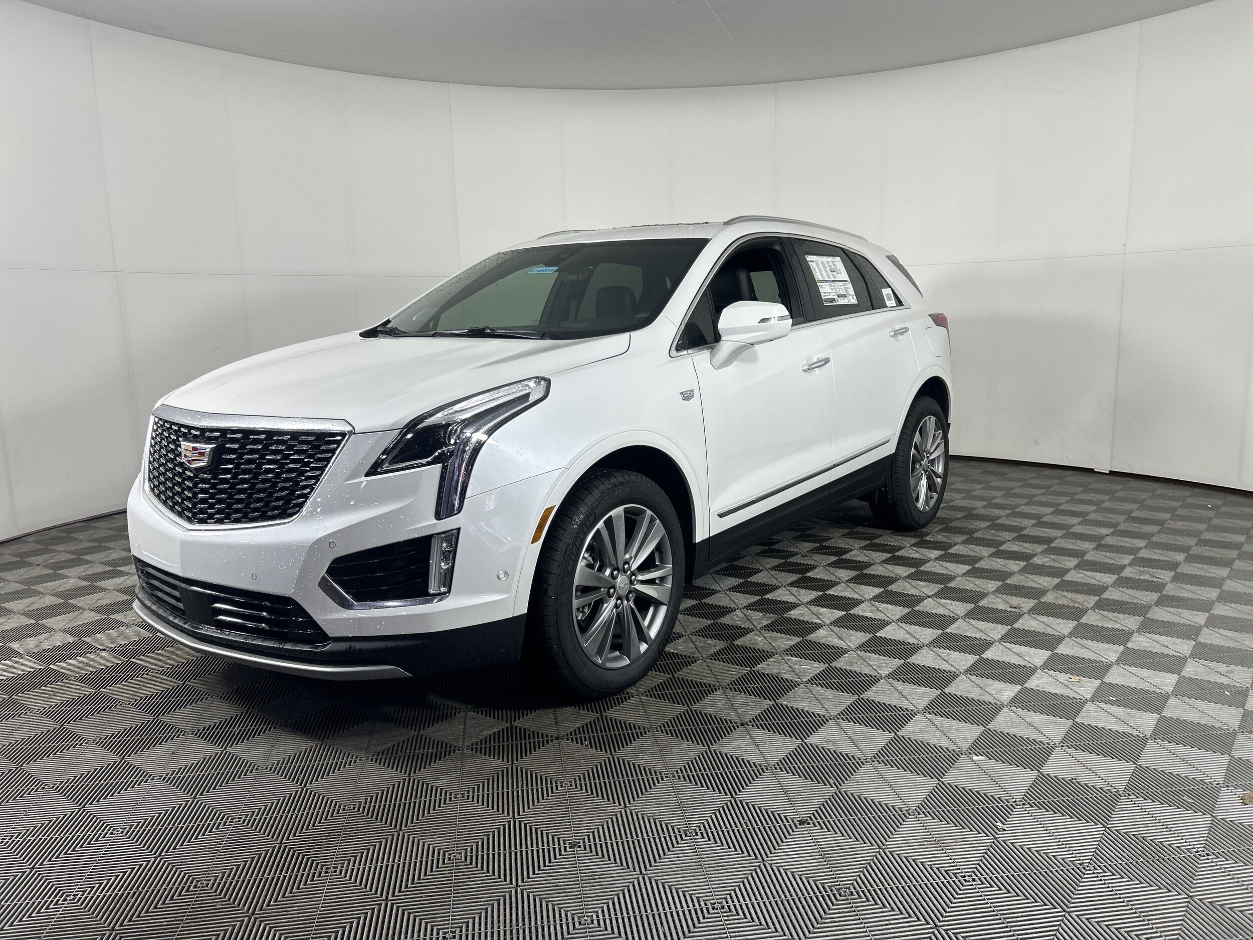 2025 Cadillac XT5 Premium Luxury photo 3