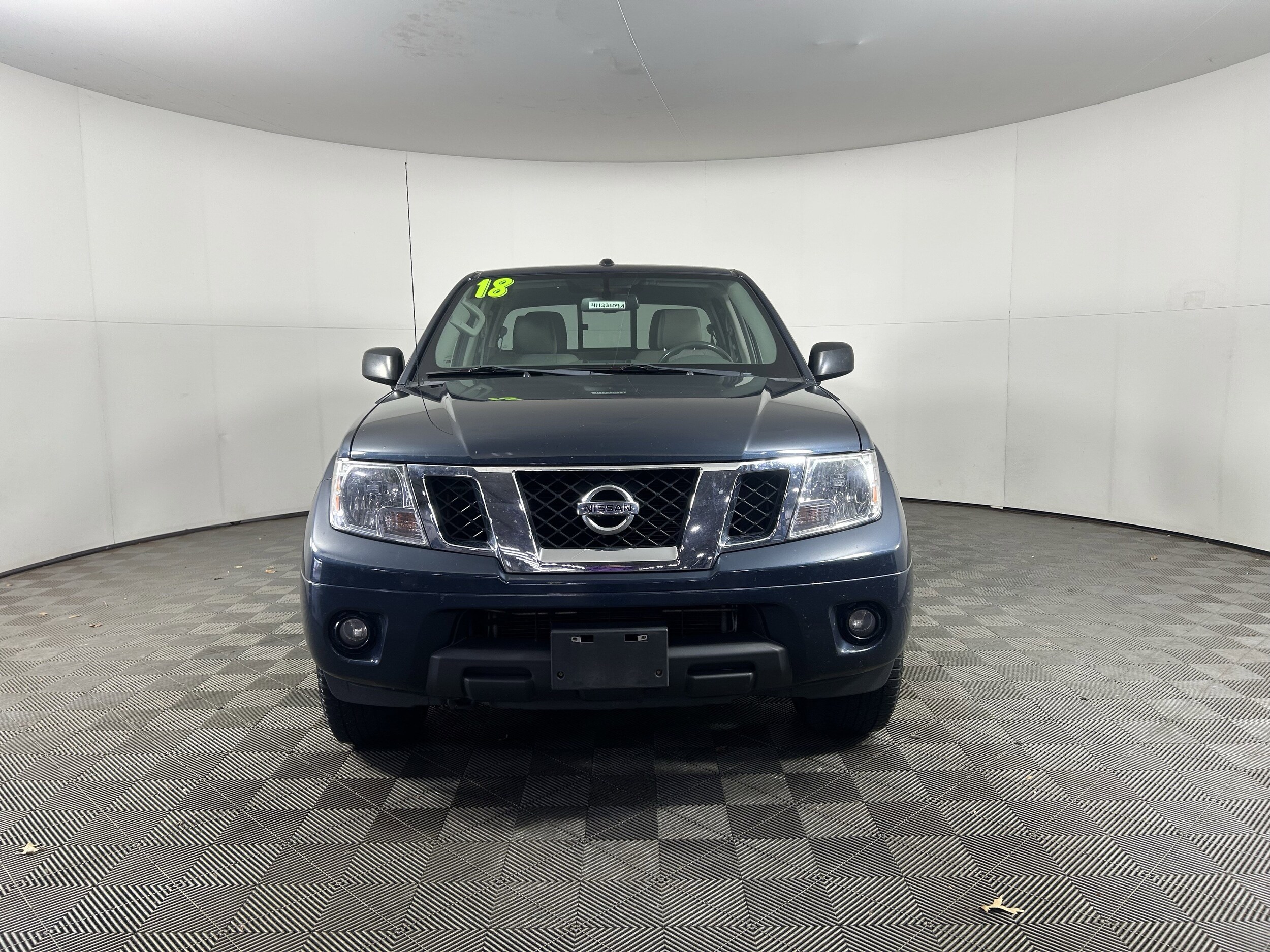 2018 Nissan Frontier Crew Cab SV photo 2