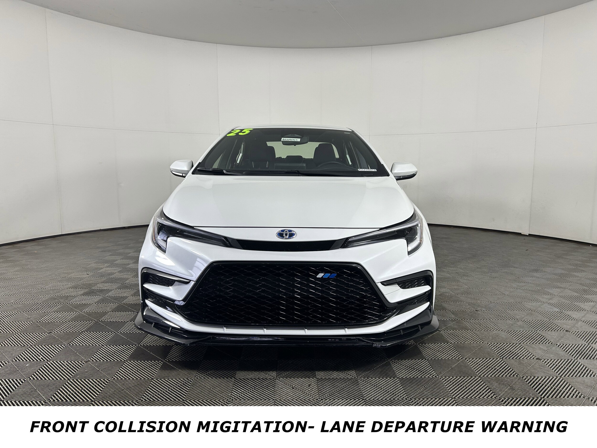 2025 Toyota Corolla Hybrid SE photo 2