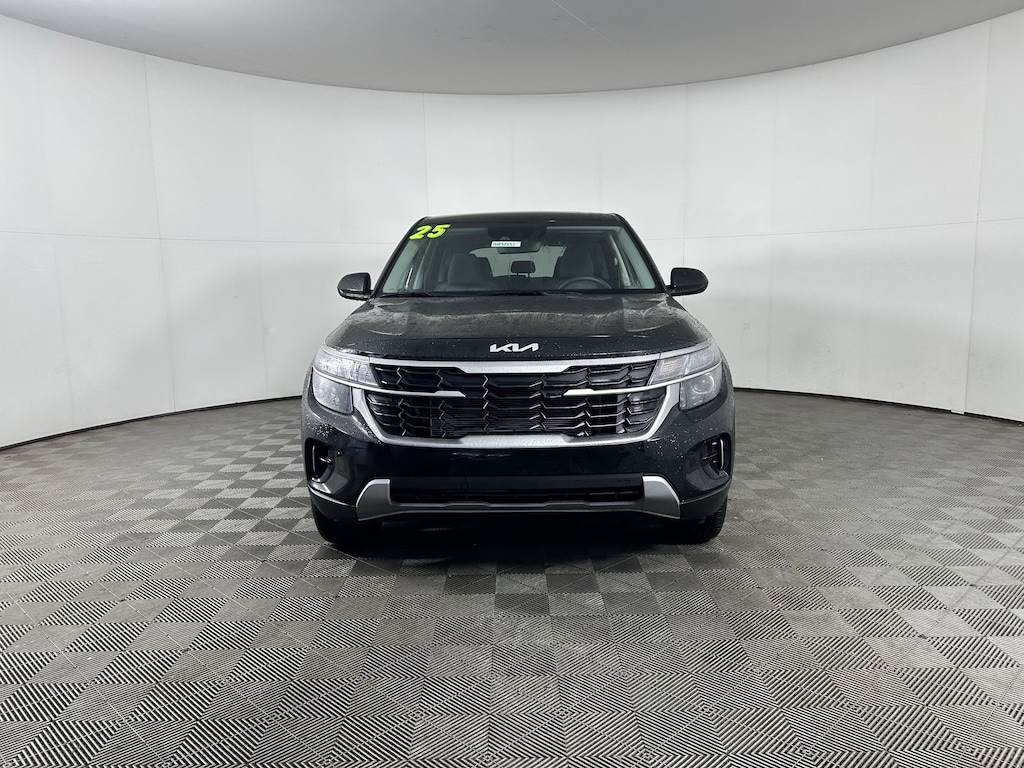 Used 2025 Kia Seltos LX IVT AWD SUV