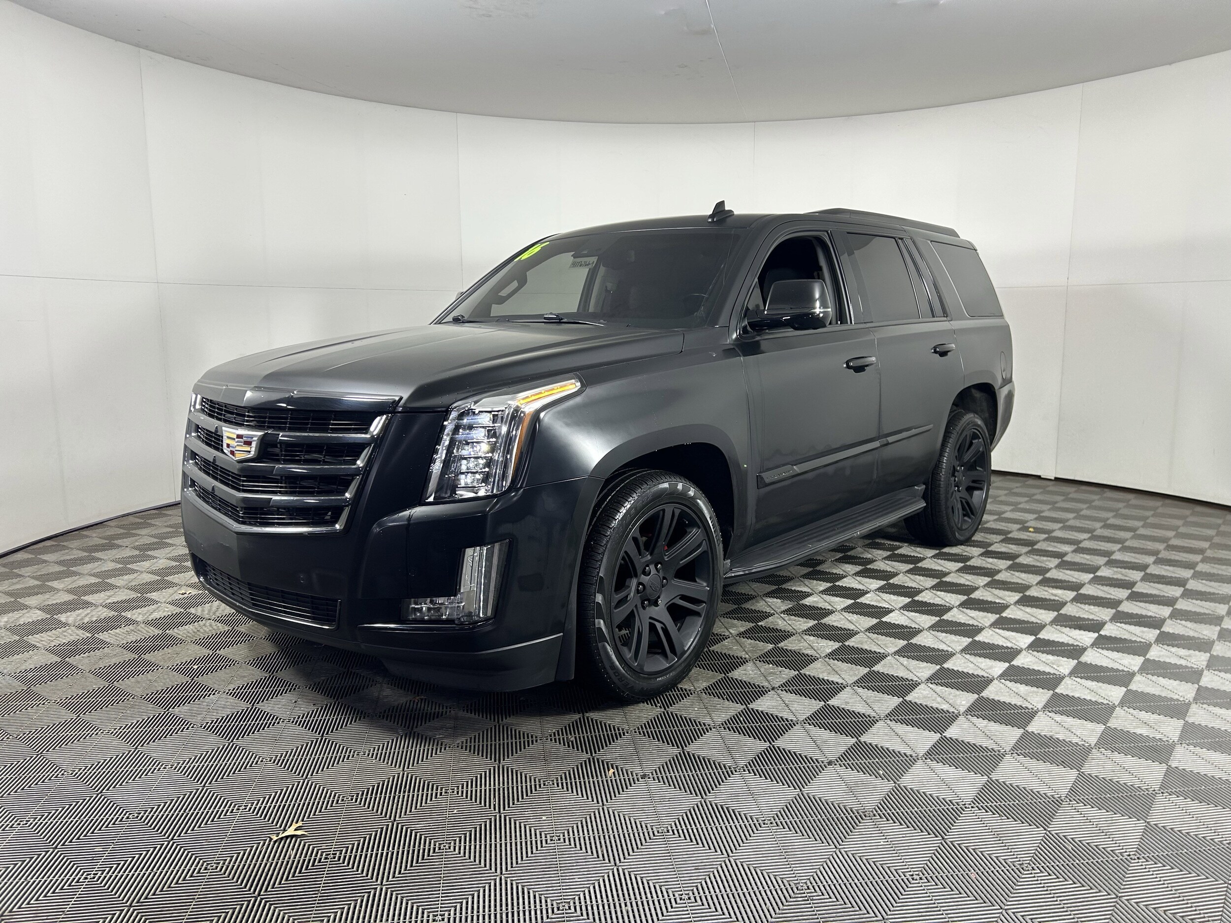 2016 Cadillac Escalade Luxury photo 3