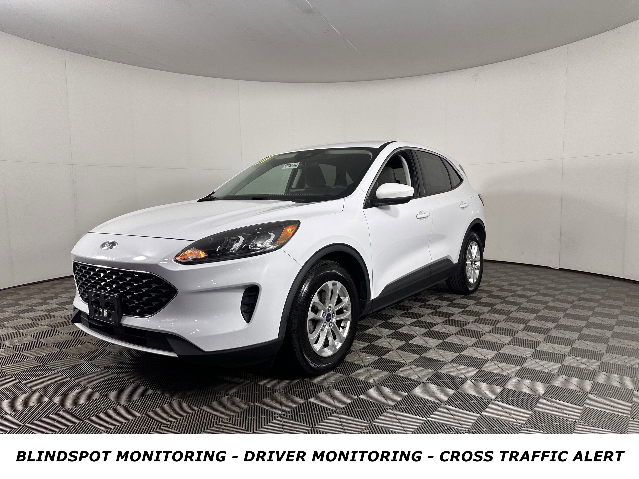 2021 Ford Escape SE photo 2